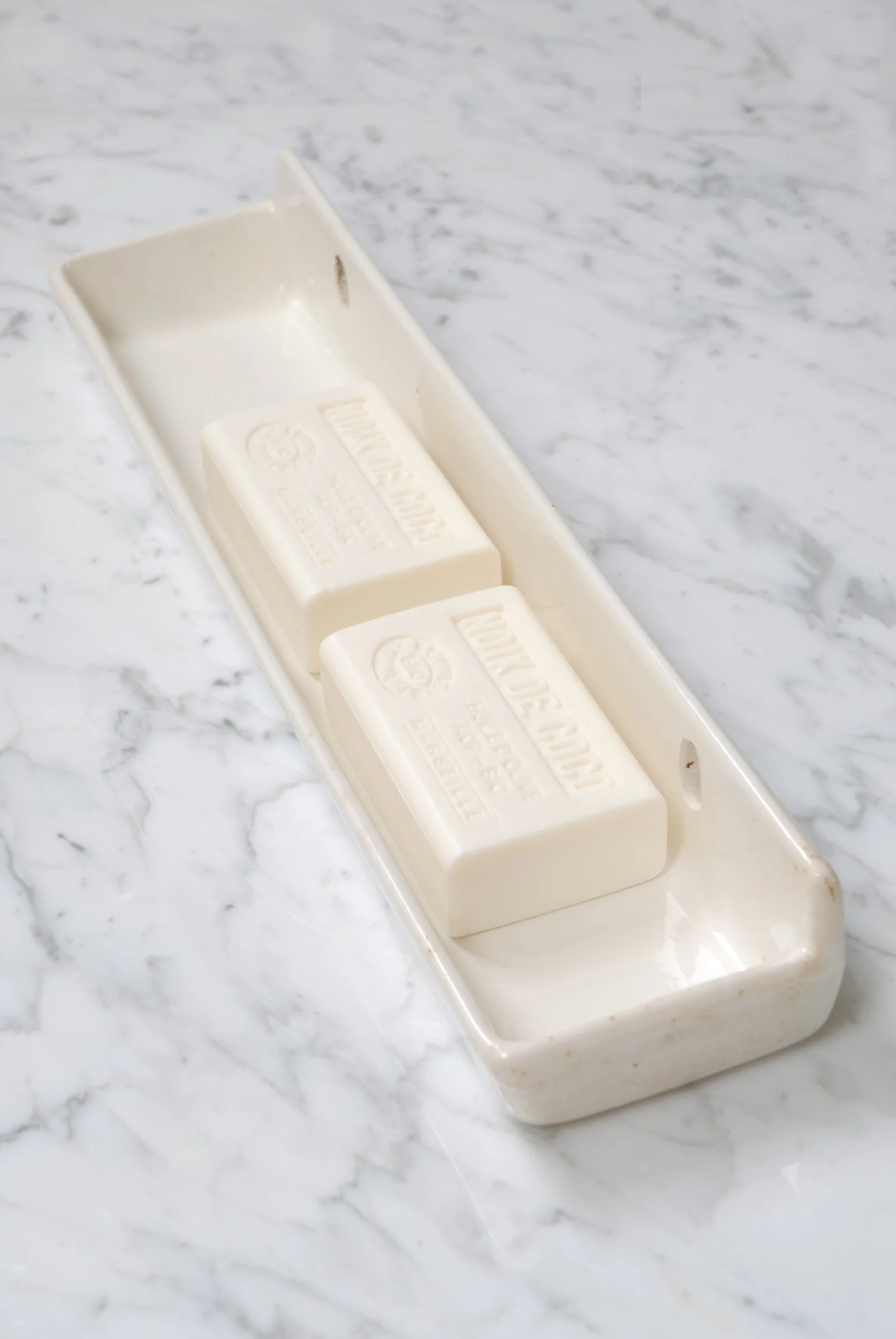 SIZED 1577 Sarreguemines Soap Holder Ceramic Dish.JPG
