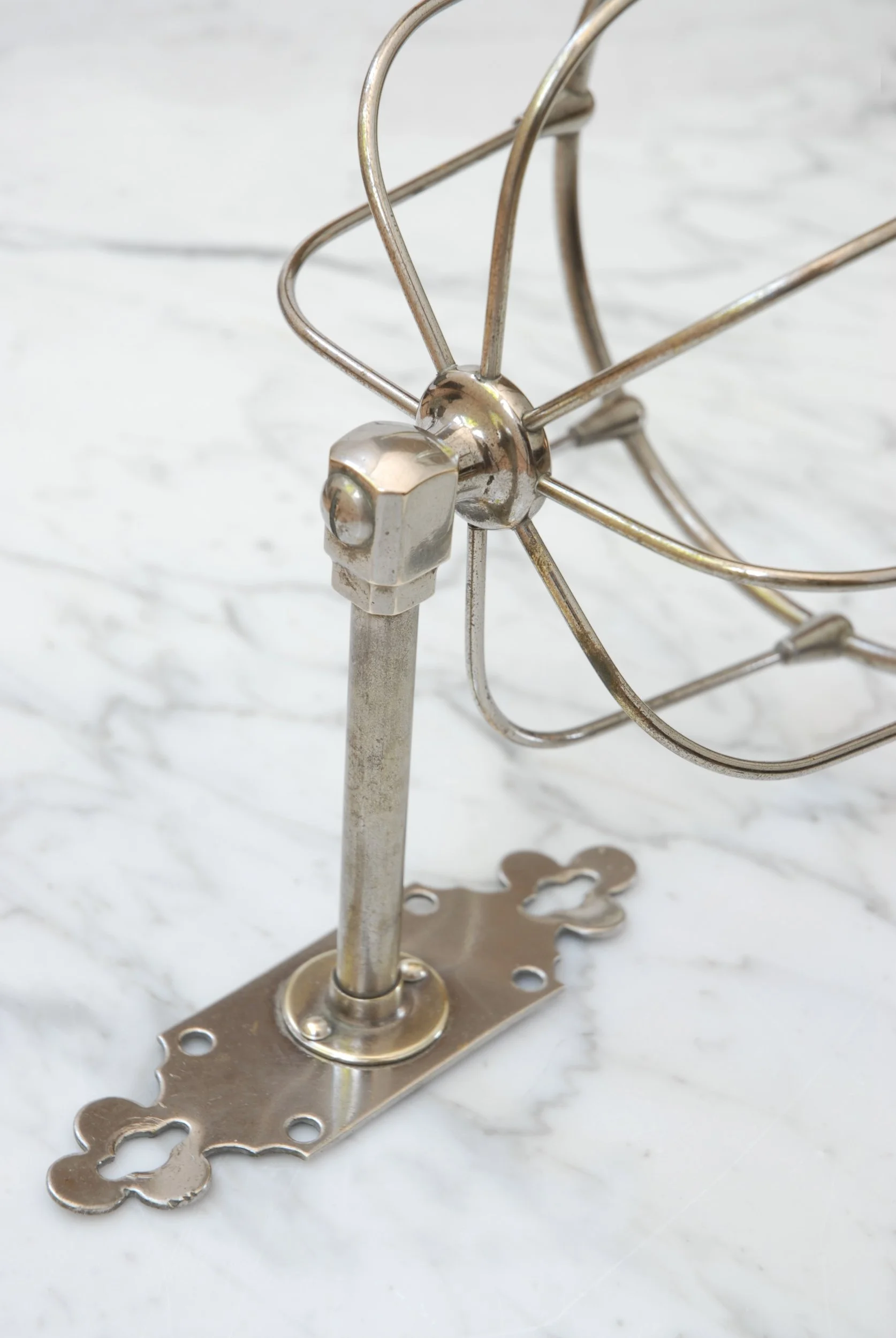 SIZED 1559 Nickel Sponge Holder Antique.JPG