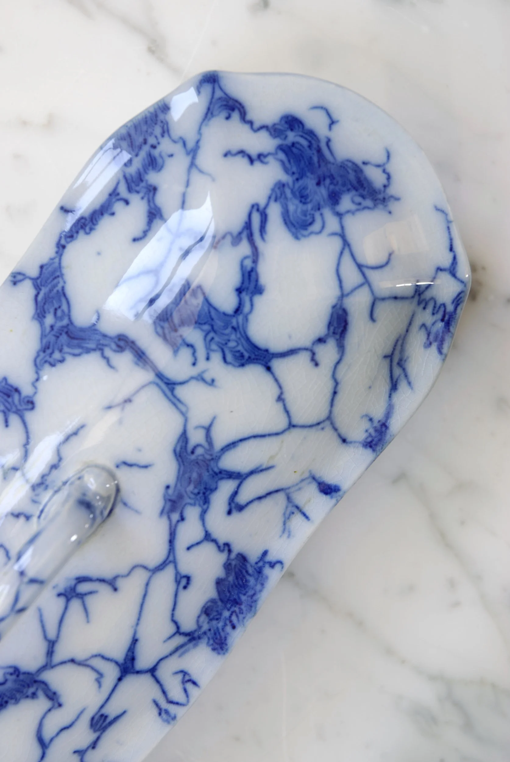 SIZED 1556 Antique Razor Holder.JPG