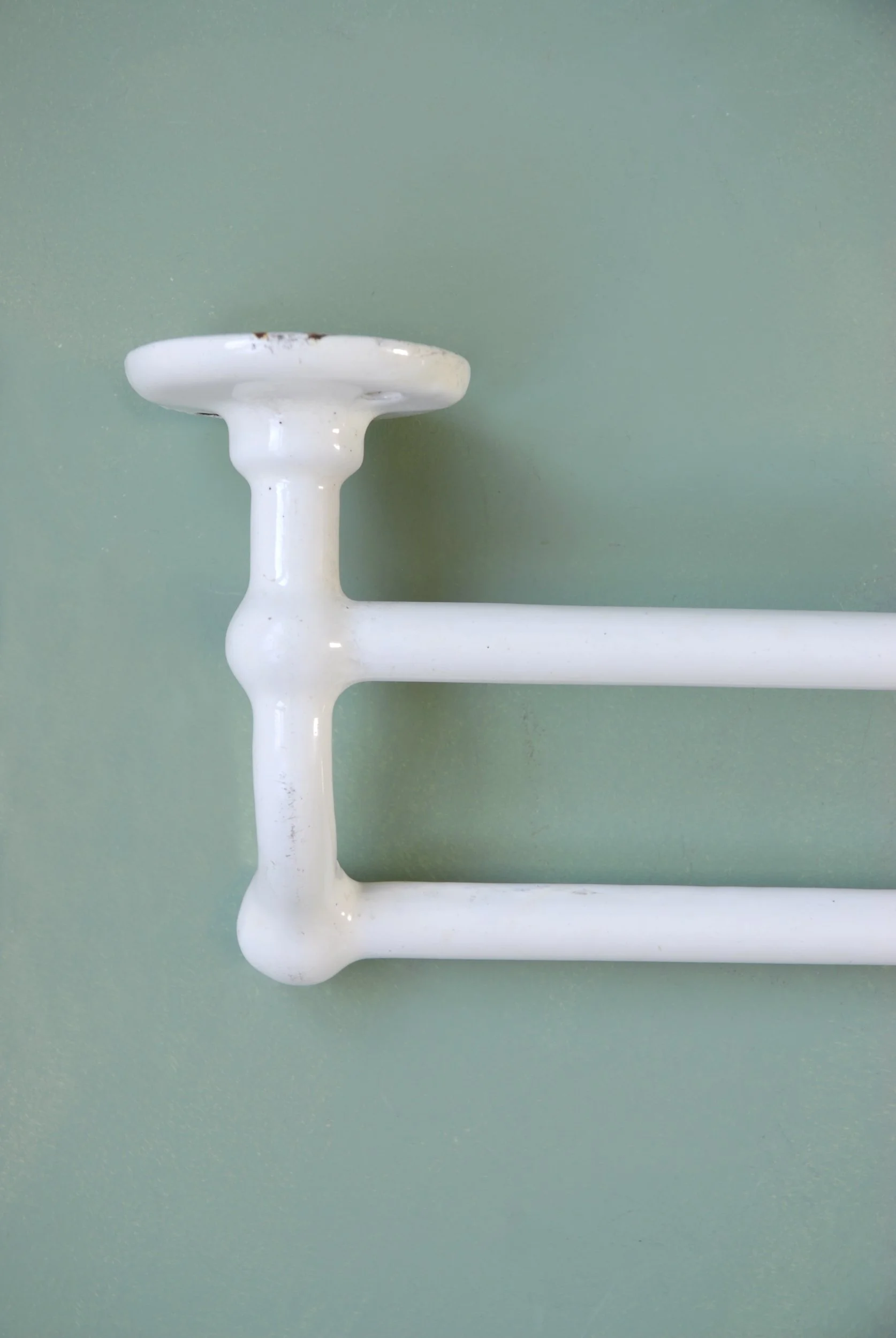 SIZED 1312 White Enamel Towel Rail.JPG