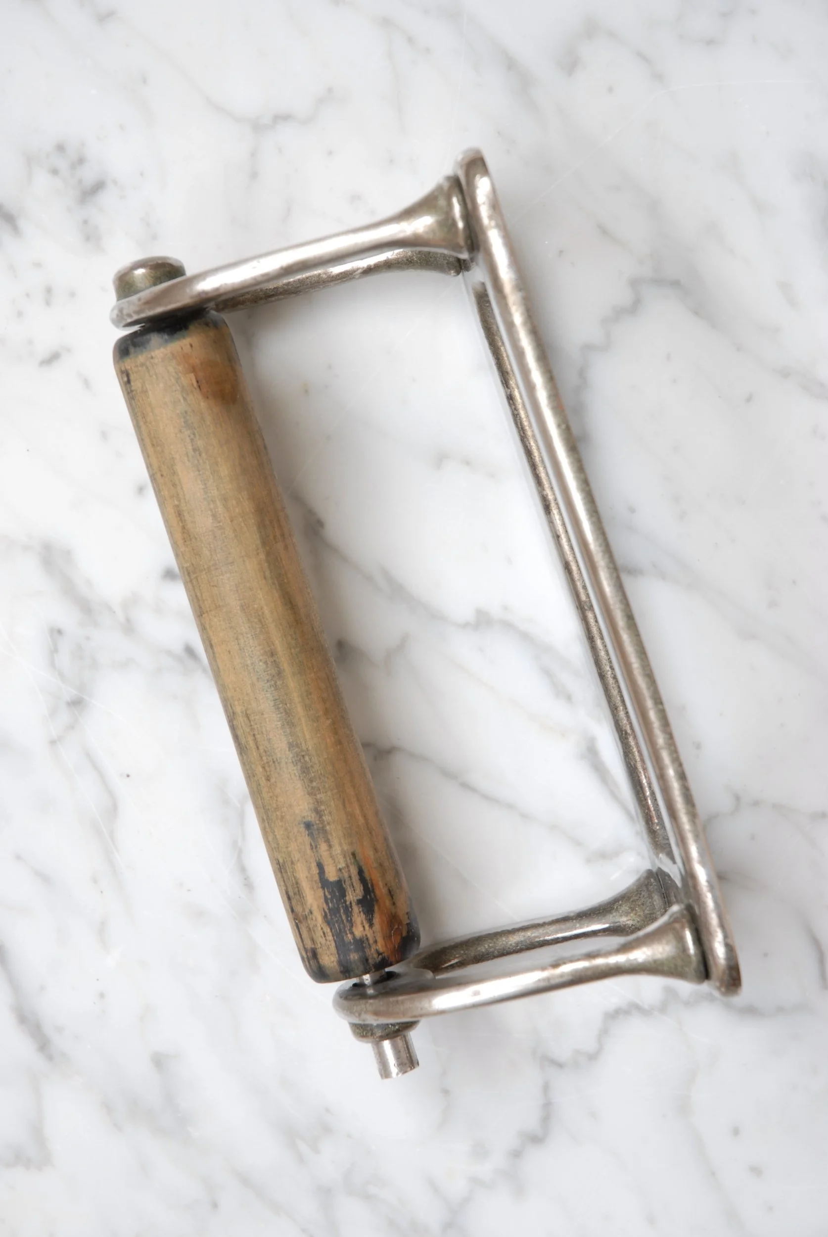 SIZED 1482 Edwardian Lavatory Roll Holder.JPG