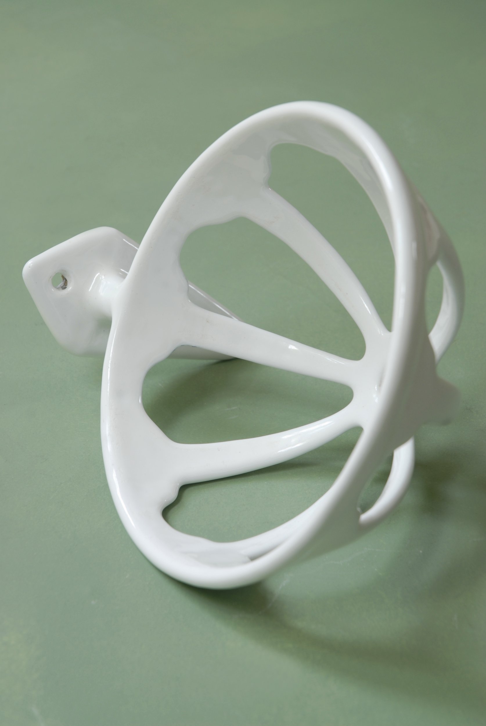 SIZED 1563 Antique Enamelware Sponge Holder.JPG