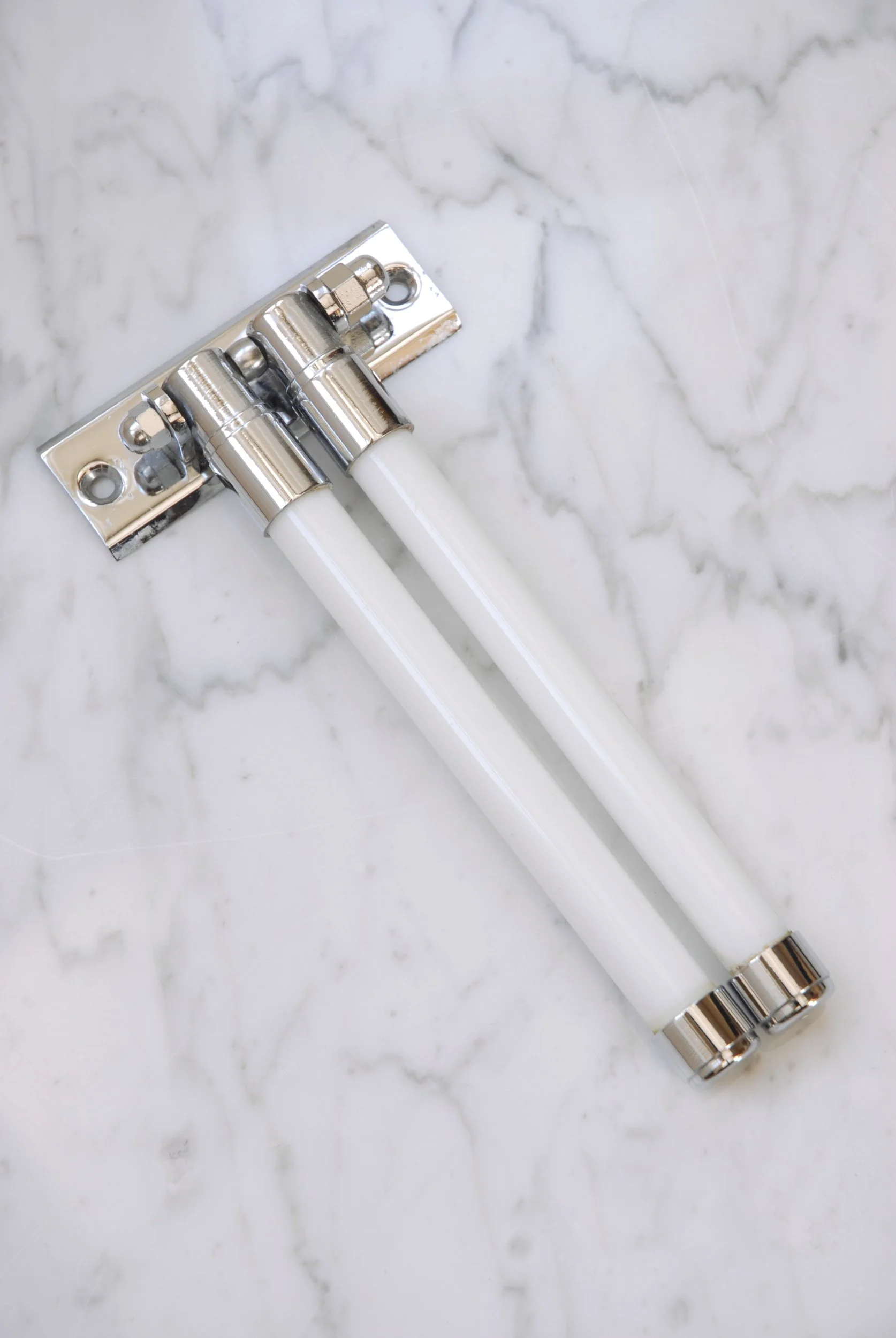 SIZED 1486 Chrome Opaline Art Deco Rail.JPG