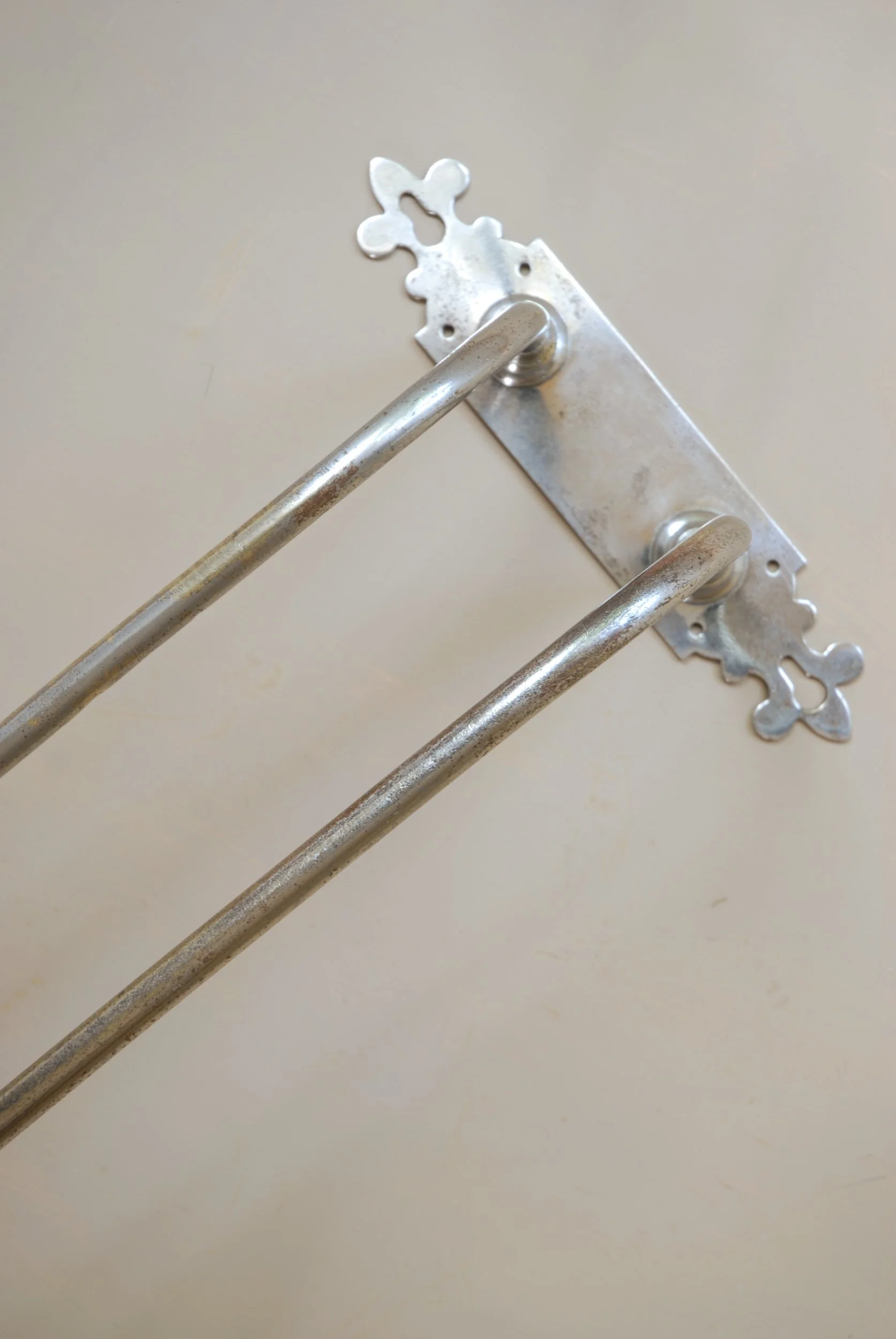 SIZED 1423 Vintage Towel Rail.JPG