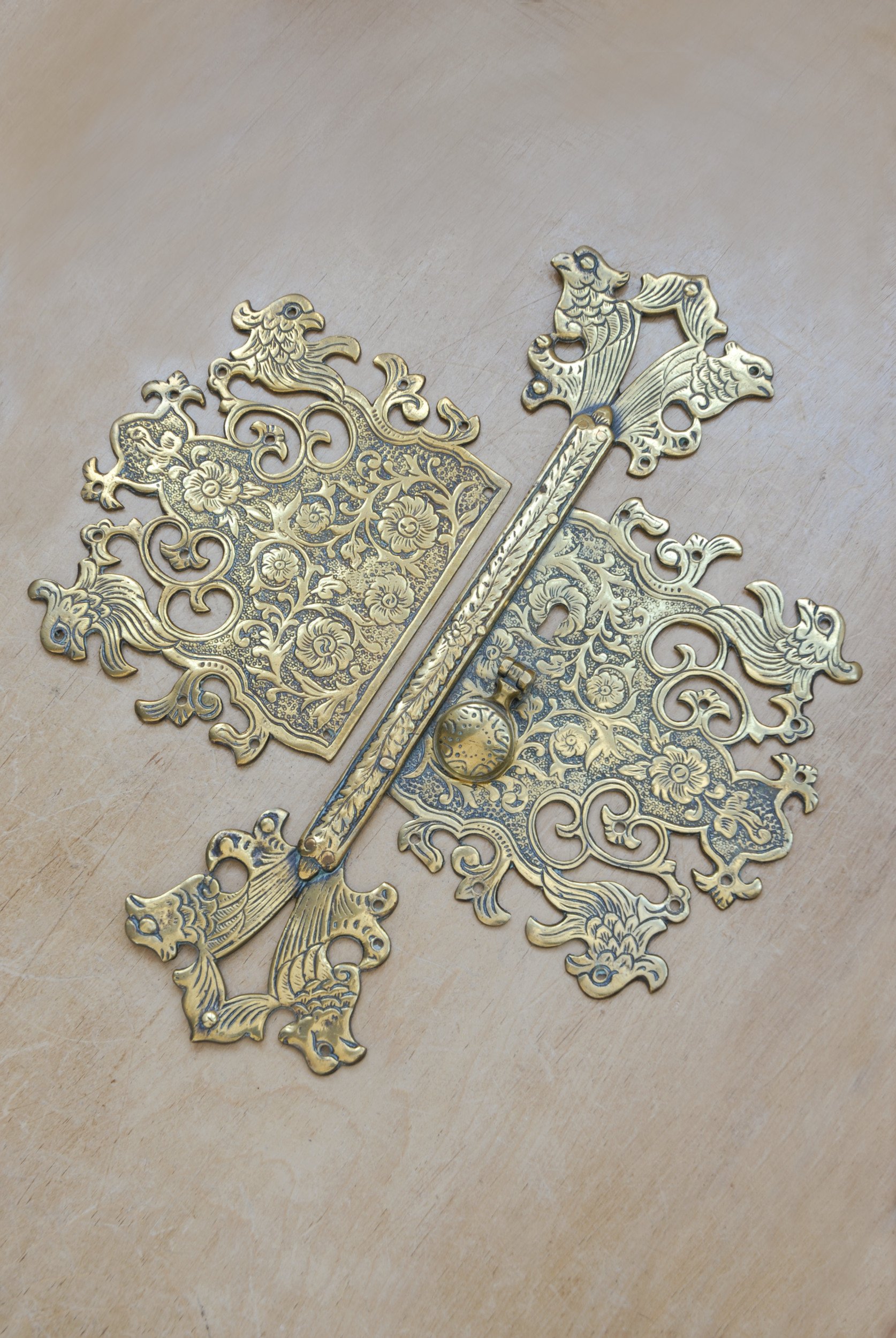 SIZED 1492 Brass Cabinet Door Plate Antique Lock.JPG
