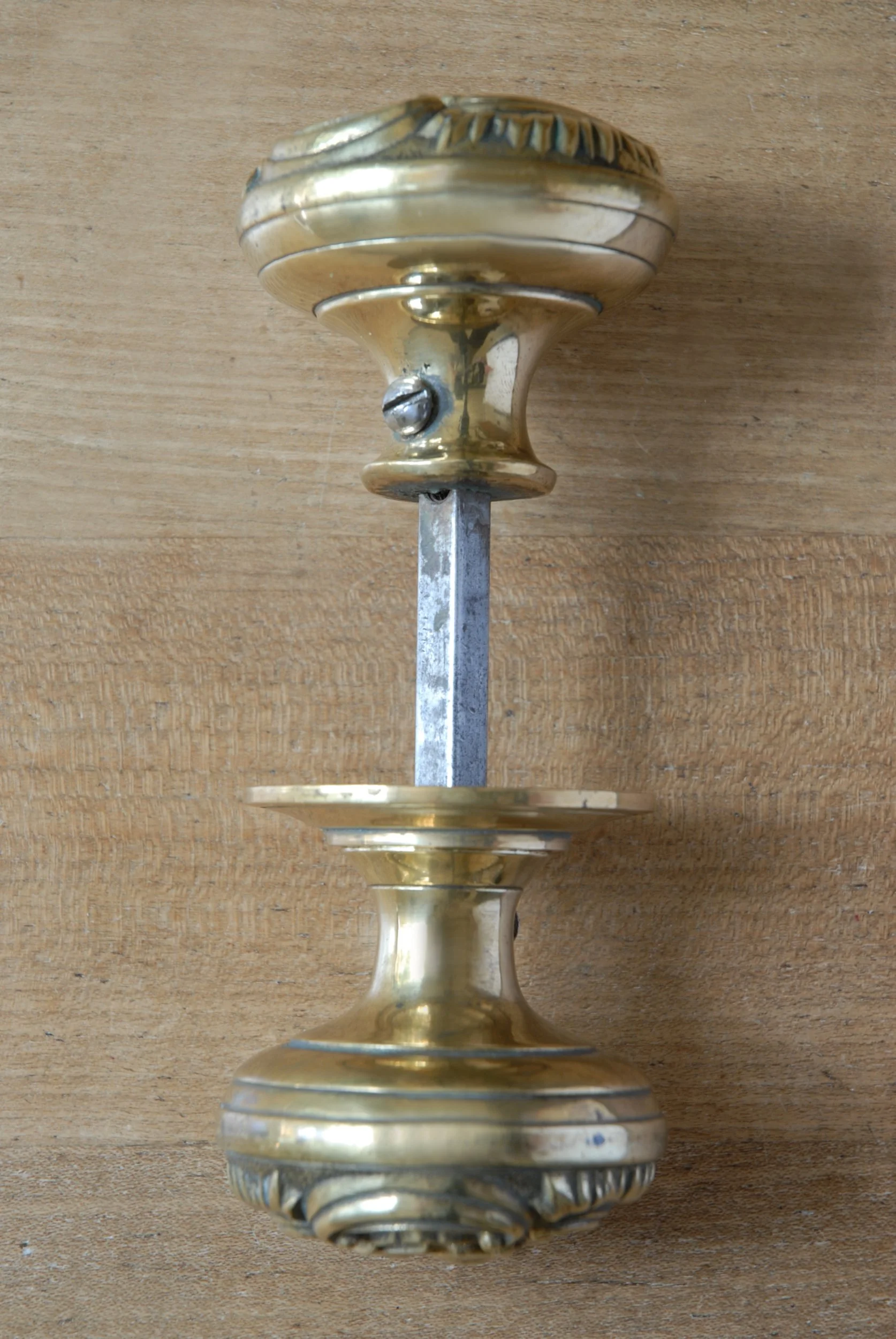SIZED 1569 Brass Georgian Door Knobs.JPG