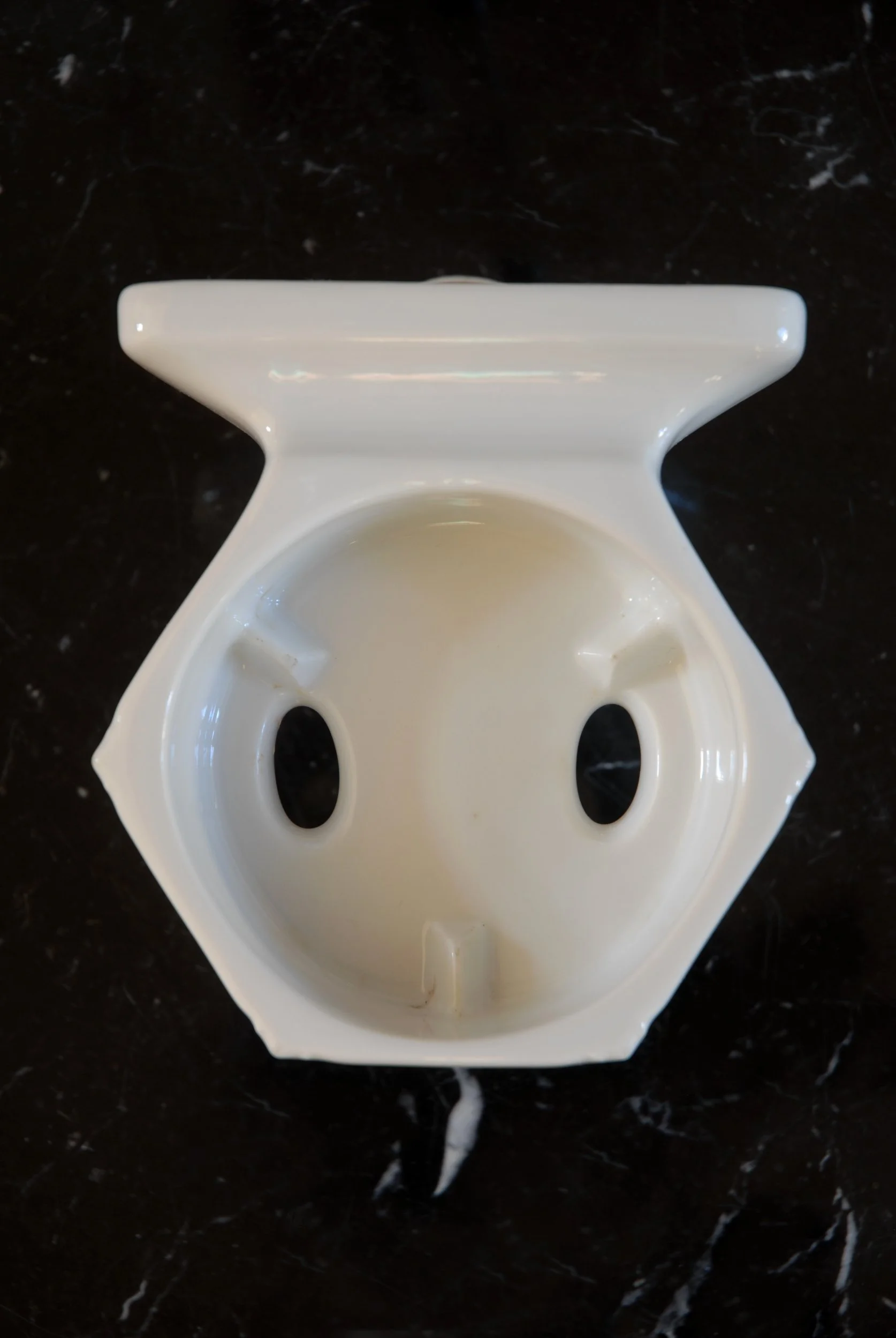 SIZED 1499 Vintage Ceramic Art Deco Cup Holder.JPG