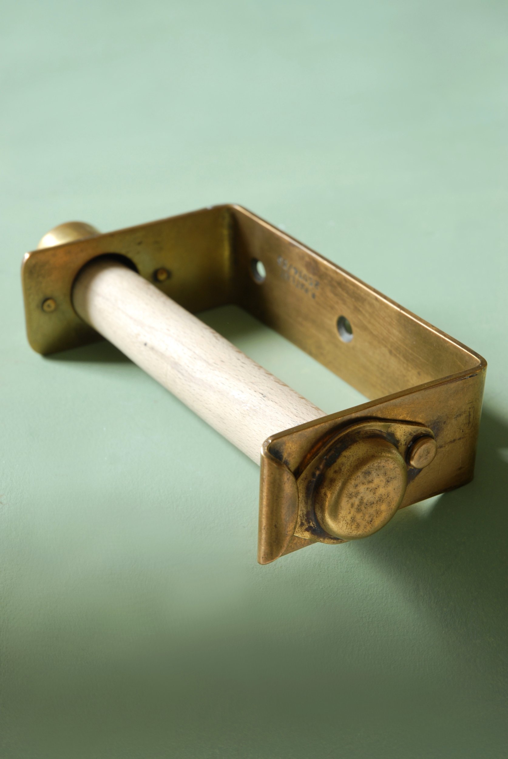 SIZED 1606 Toilet Roll Holder Antique.JPG