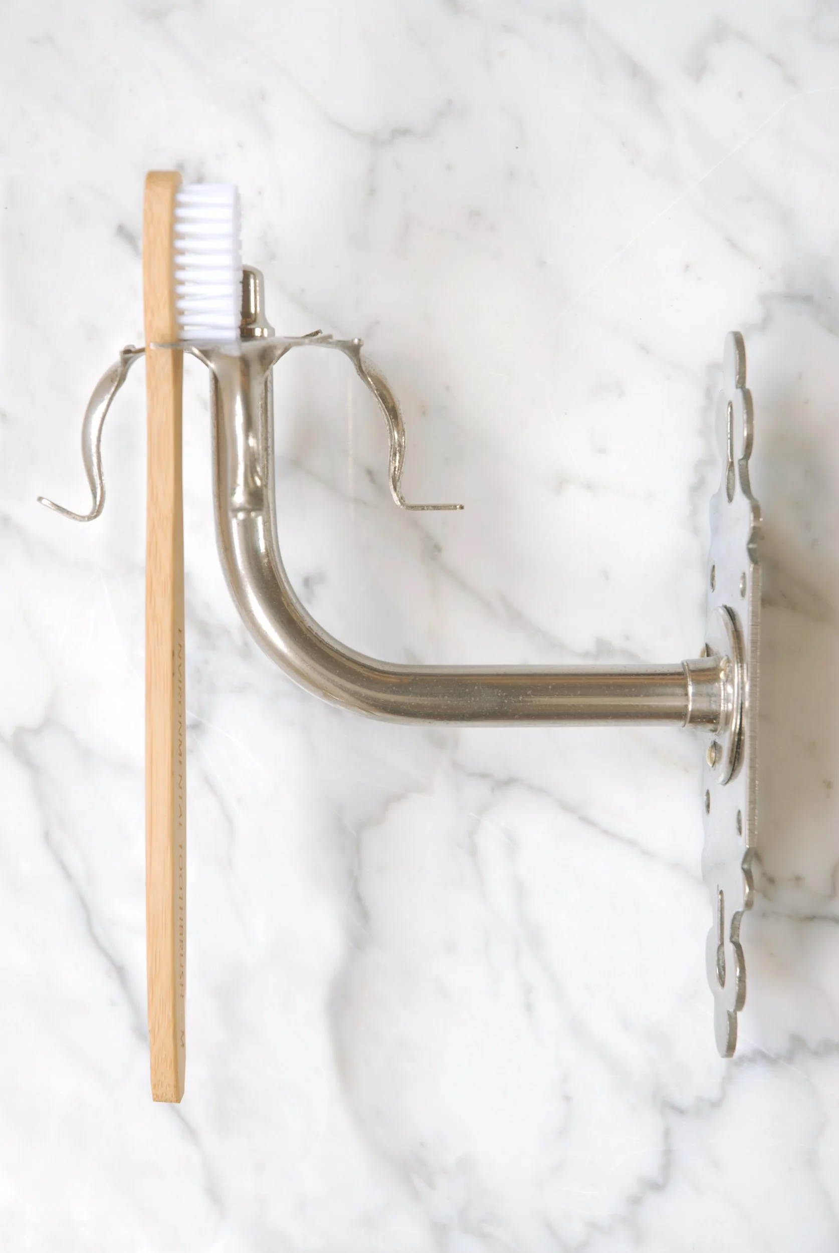 SIZED 1490 Vintage Toothbrush Razor Holder.JPG