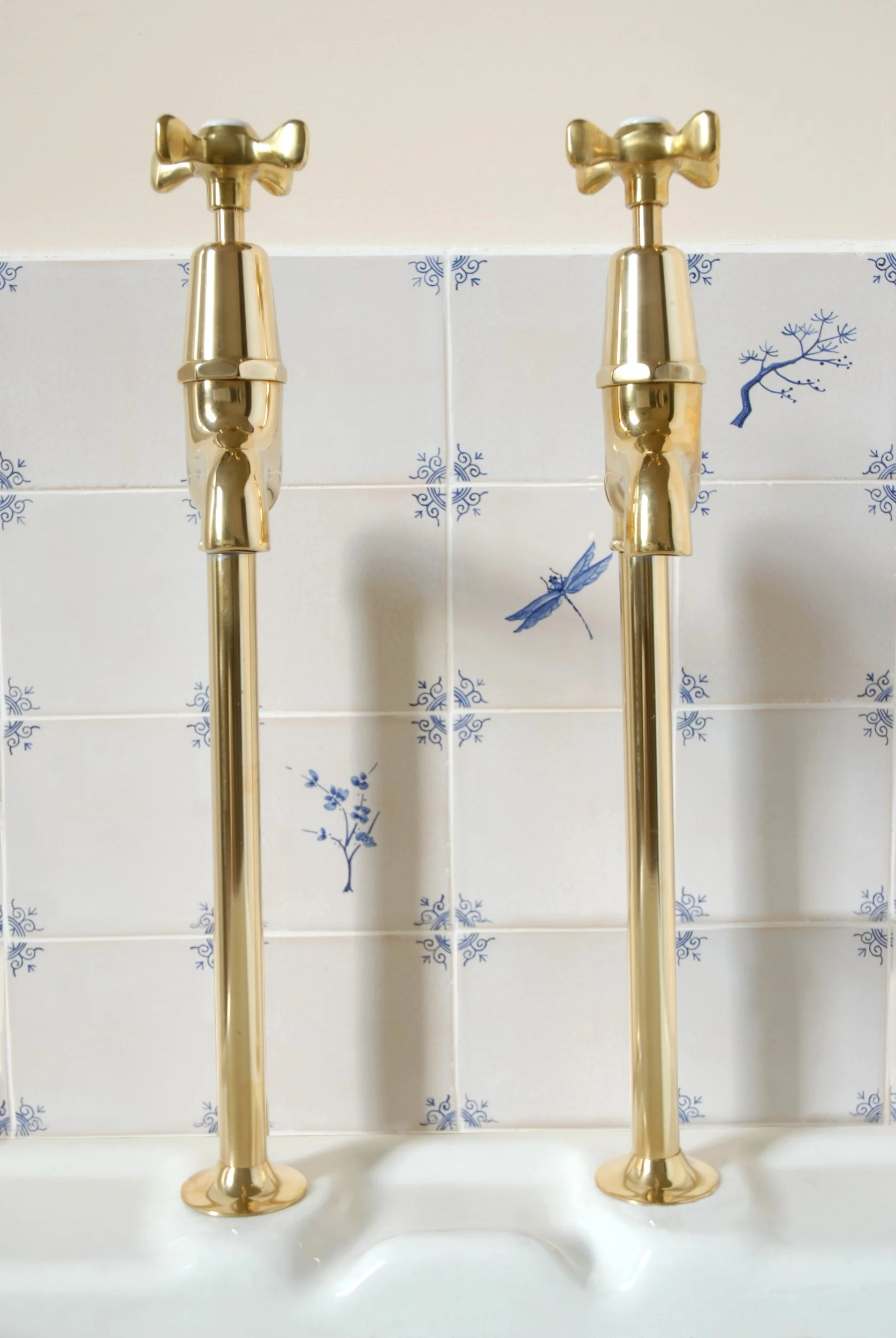 SIZED 1293A Brass Bib Taps.JPG