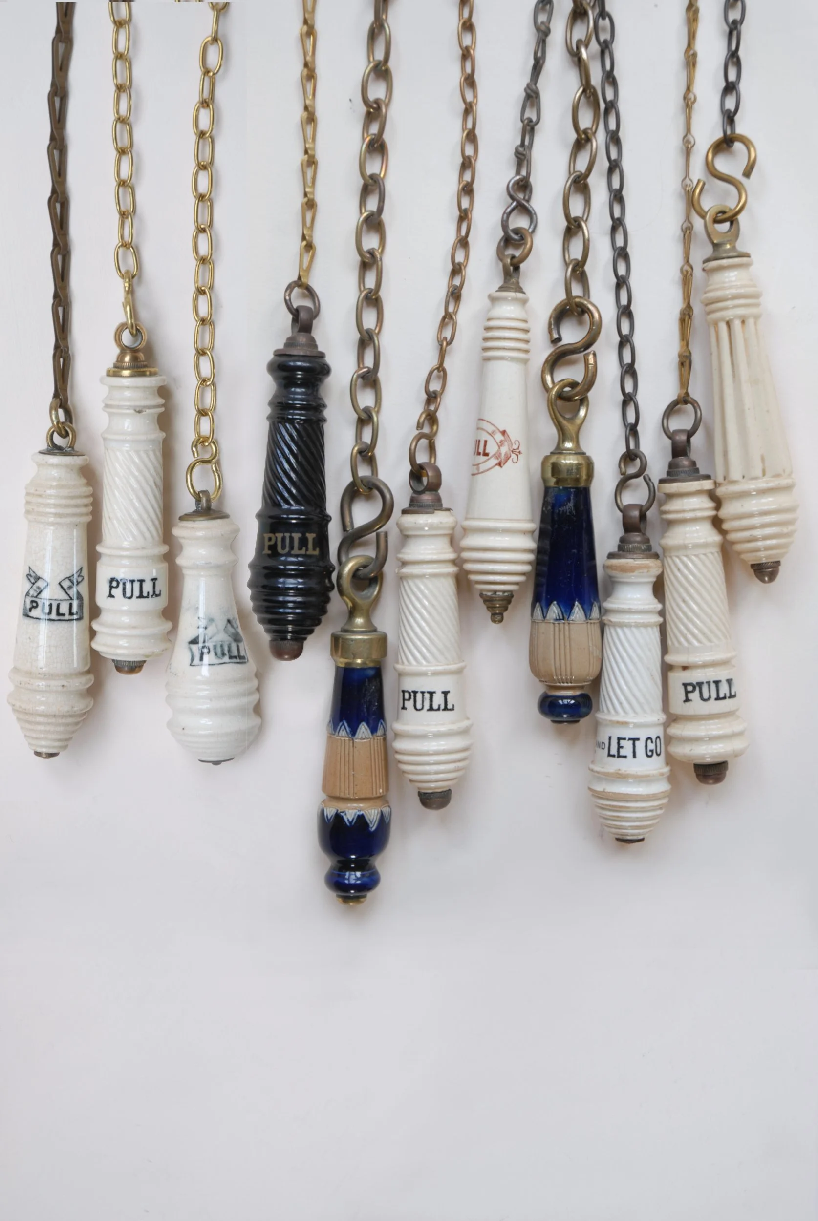 X1 Victorian Ceramic High Level Cistern Pull