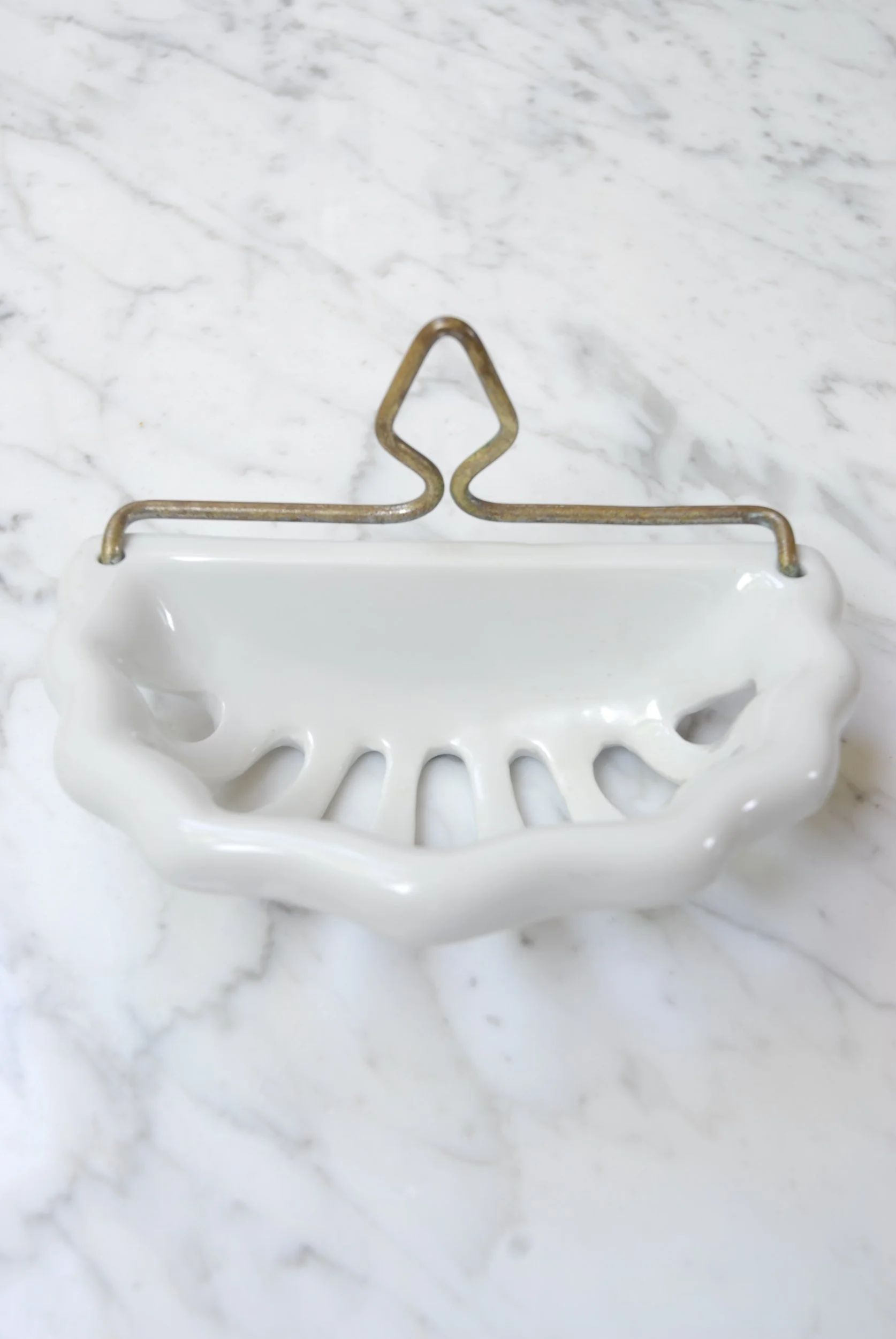 SIZED 1398 Ceramic Antique Soap Dish.JPG