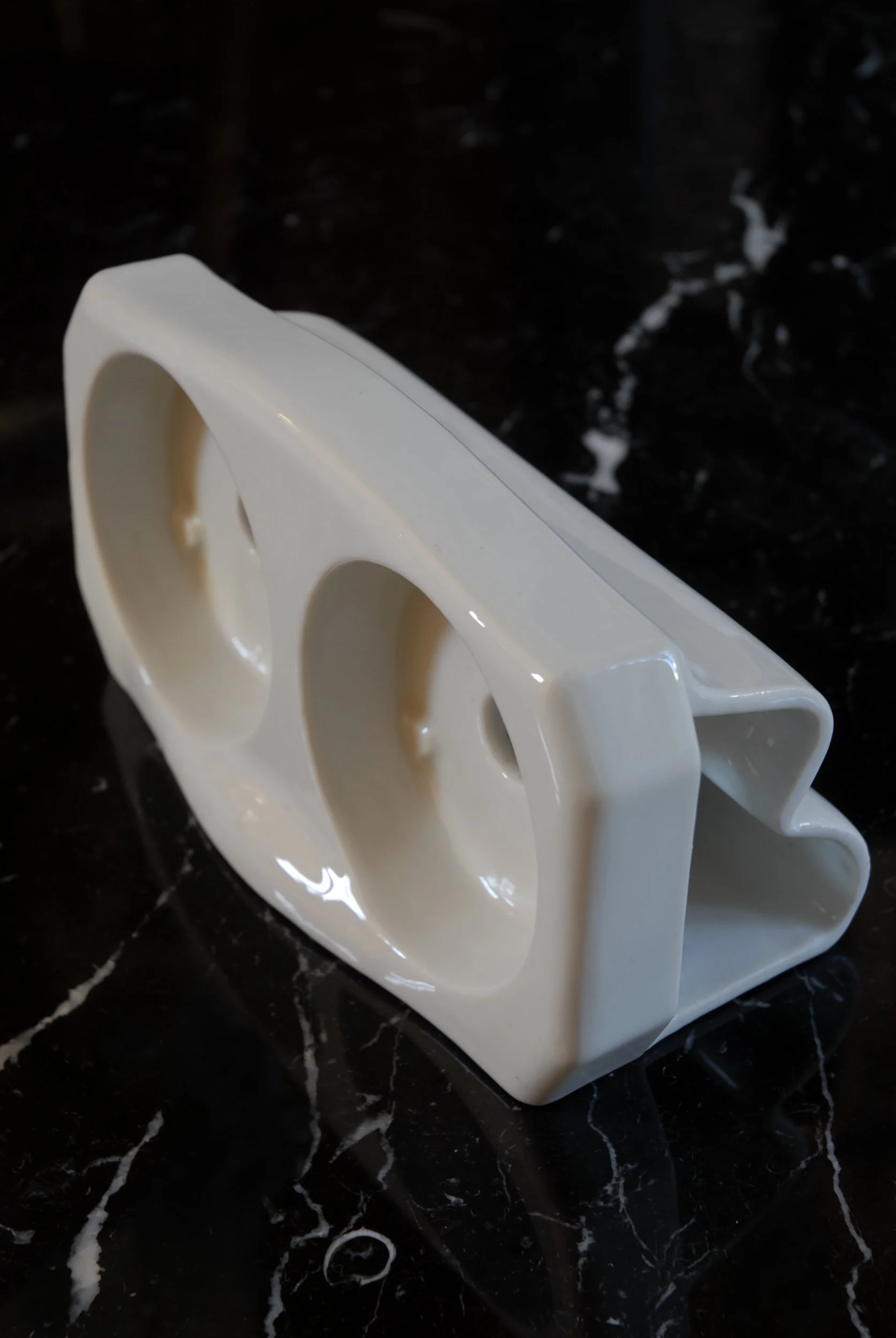 SIZED 1498 Ceramic Dish Holder Waterandwooduk.JPG