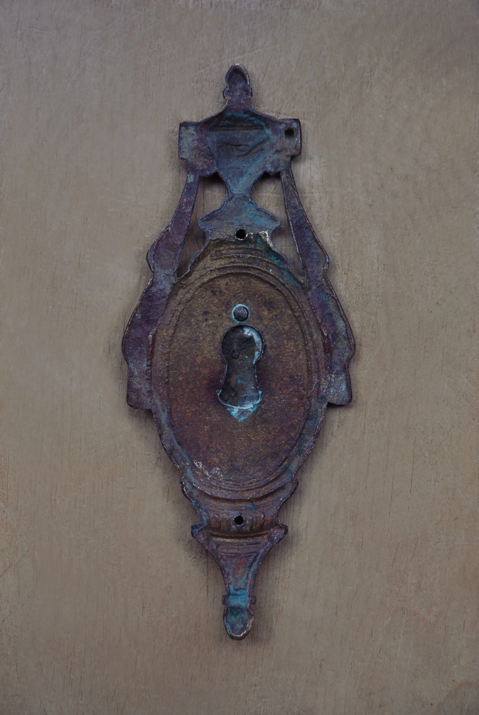 SIZED 1477 Antique Brass Escutcheaon Keyhole.JPG