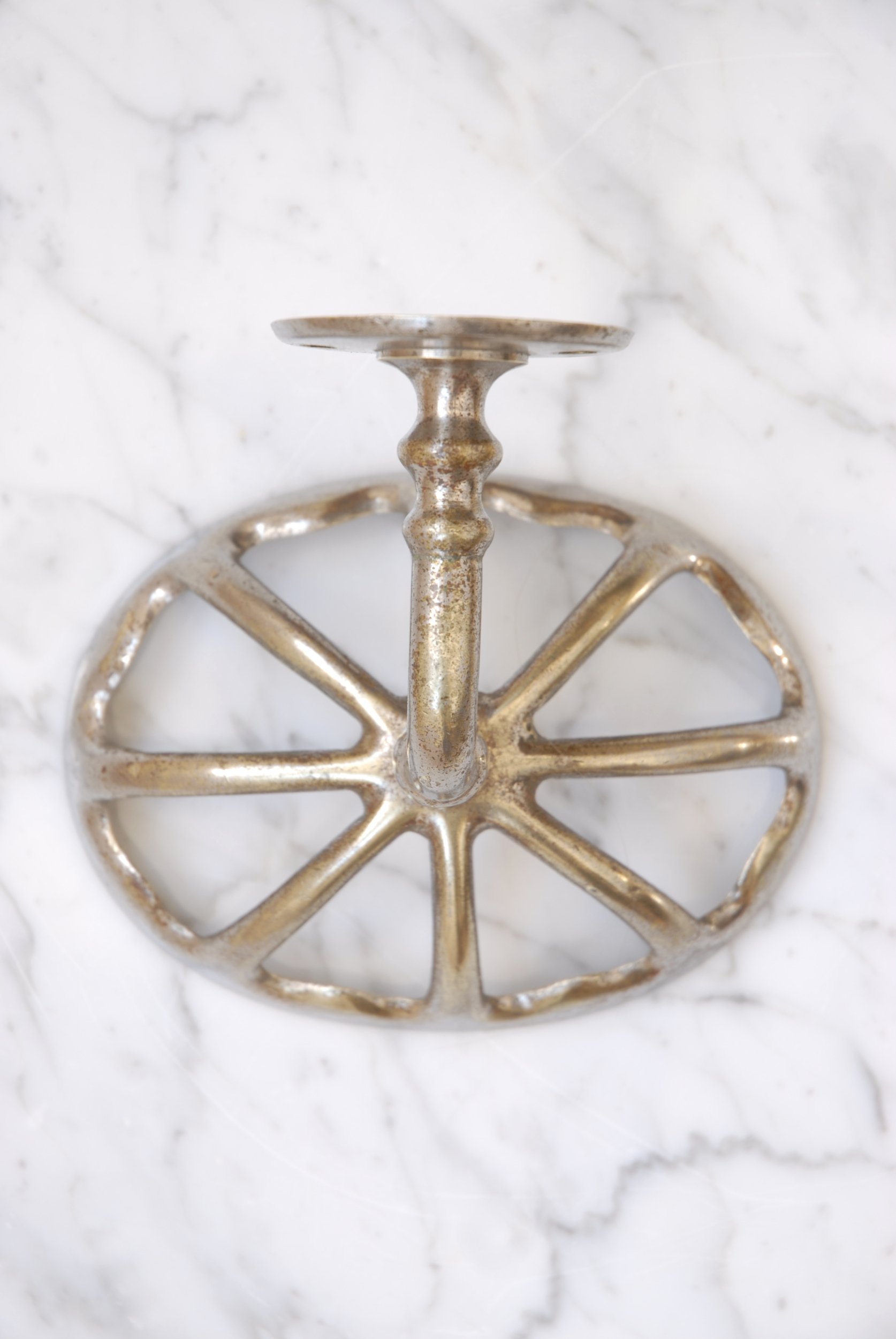 SIZED 1504 Nickel Antique Soap Holder.JPG