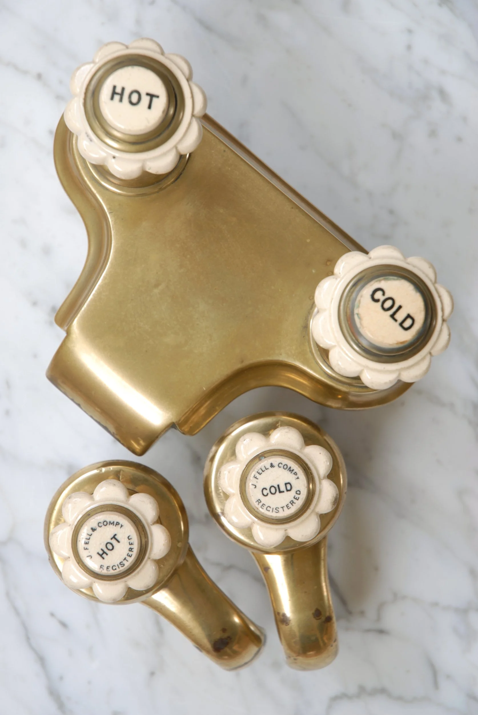 SIZED 1439 Brass Bath Basin Taps Old.JPG