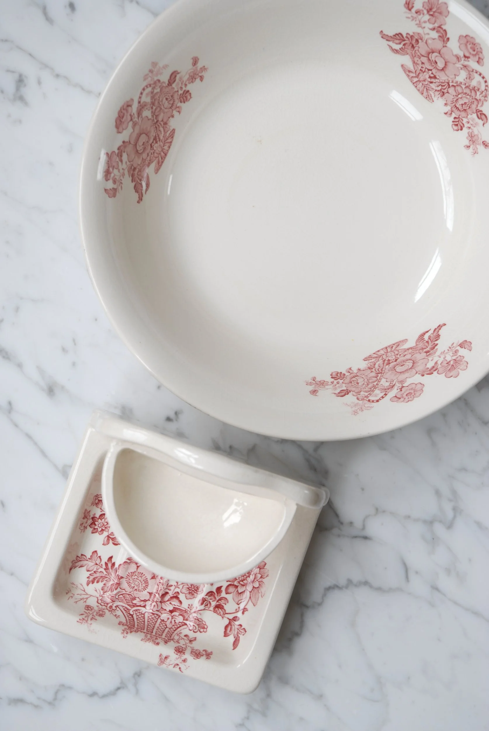 SIZED 1541 Antique Wash Bowl And Soap Dish.JPG