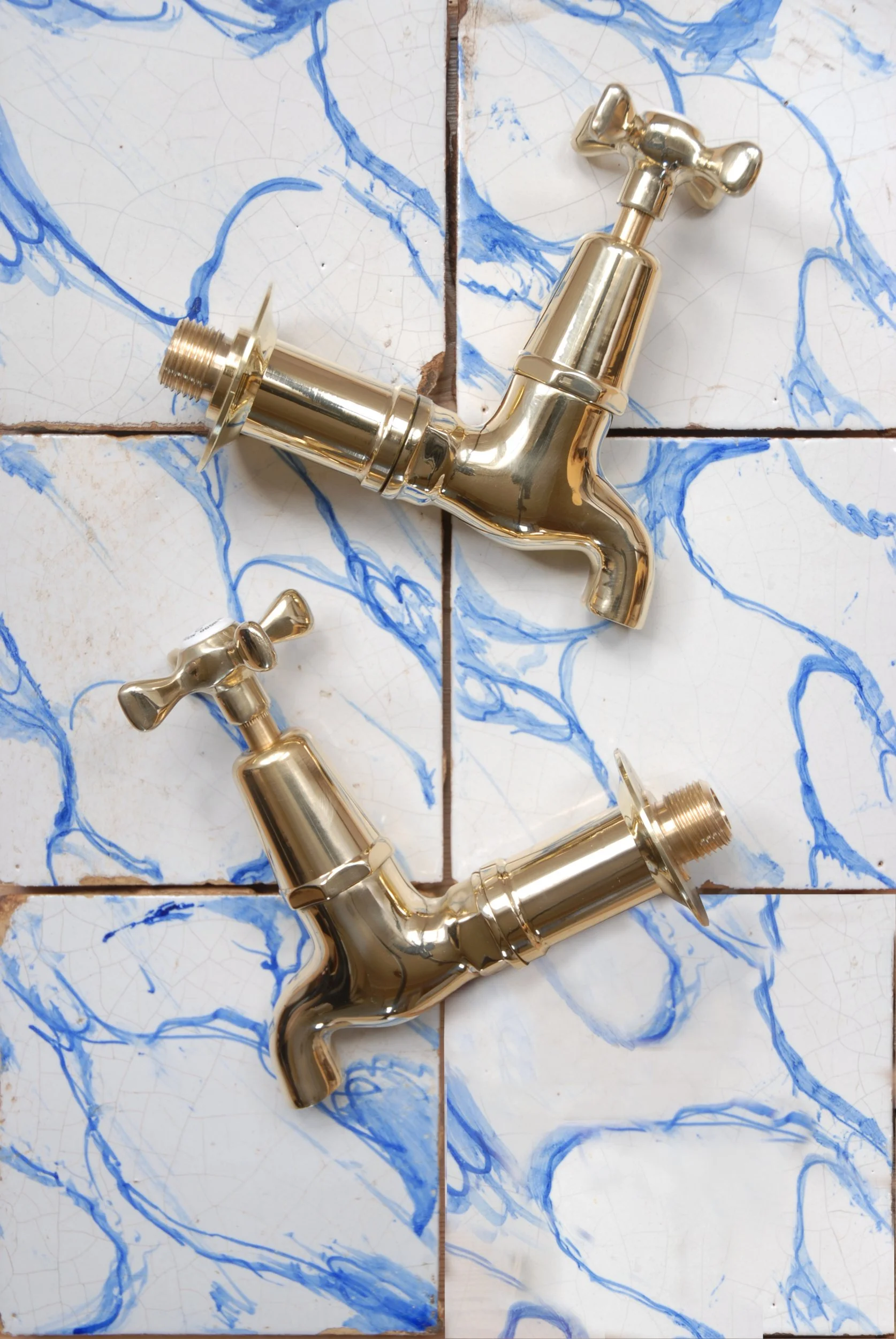 SIZED Wall Mounted Brass Bib Taps.JPG
