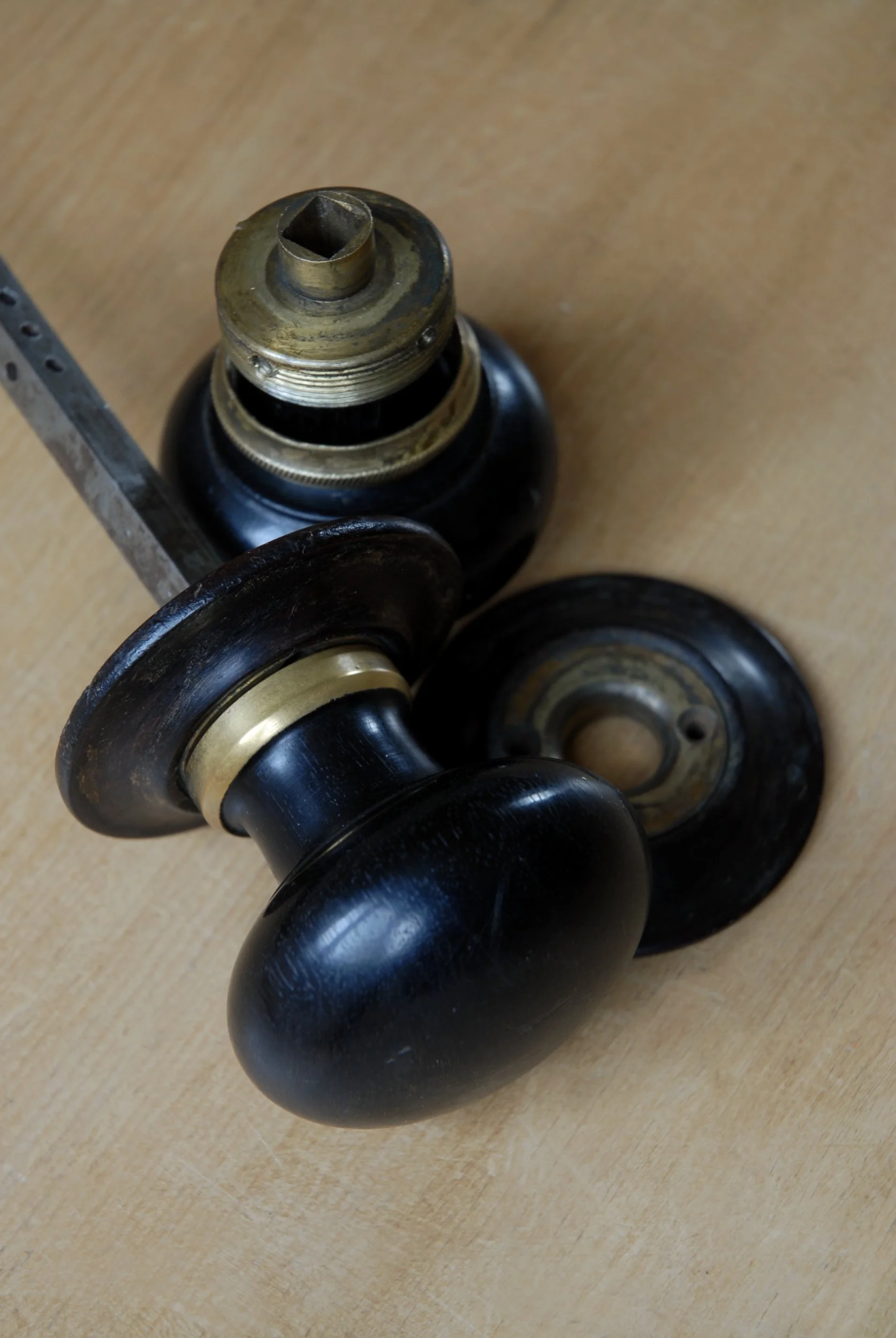 SIZED 1479 Ebony Antique Door Knobs.JPG