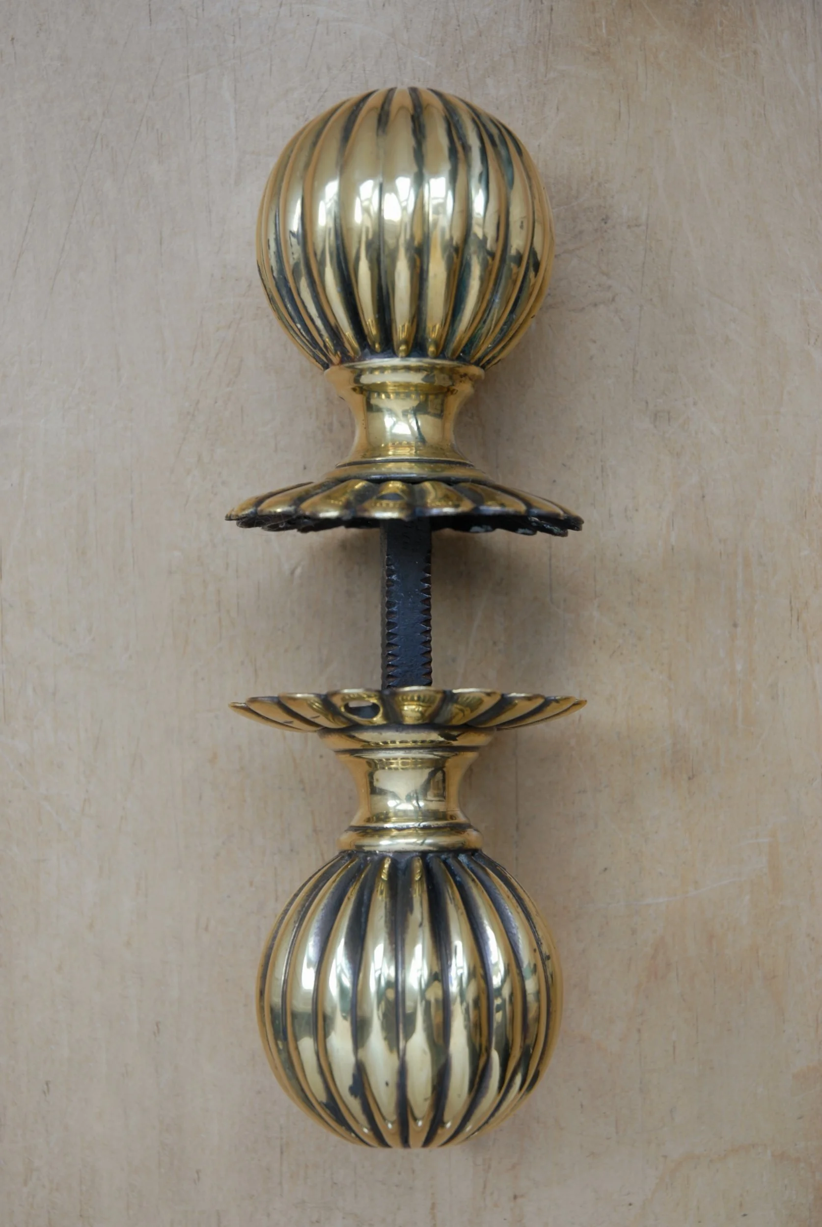 SIZED 1529 Lobed Brass Door Handle.JPG