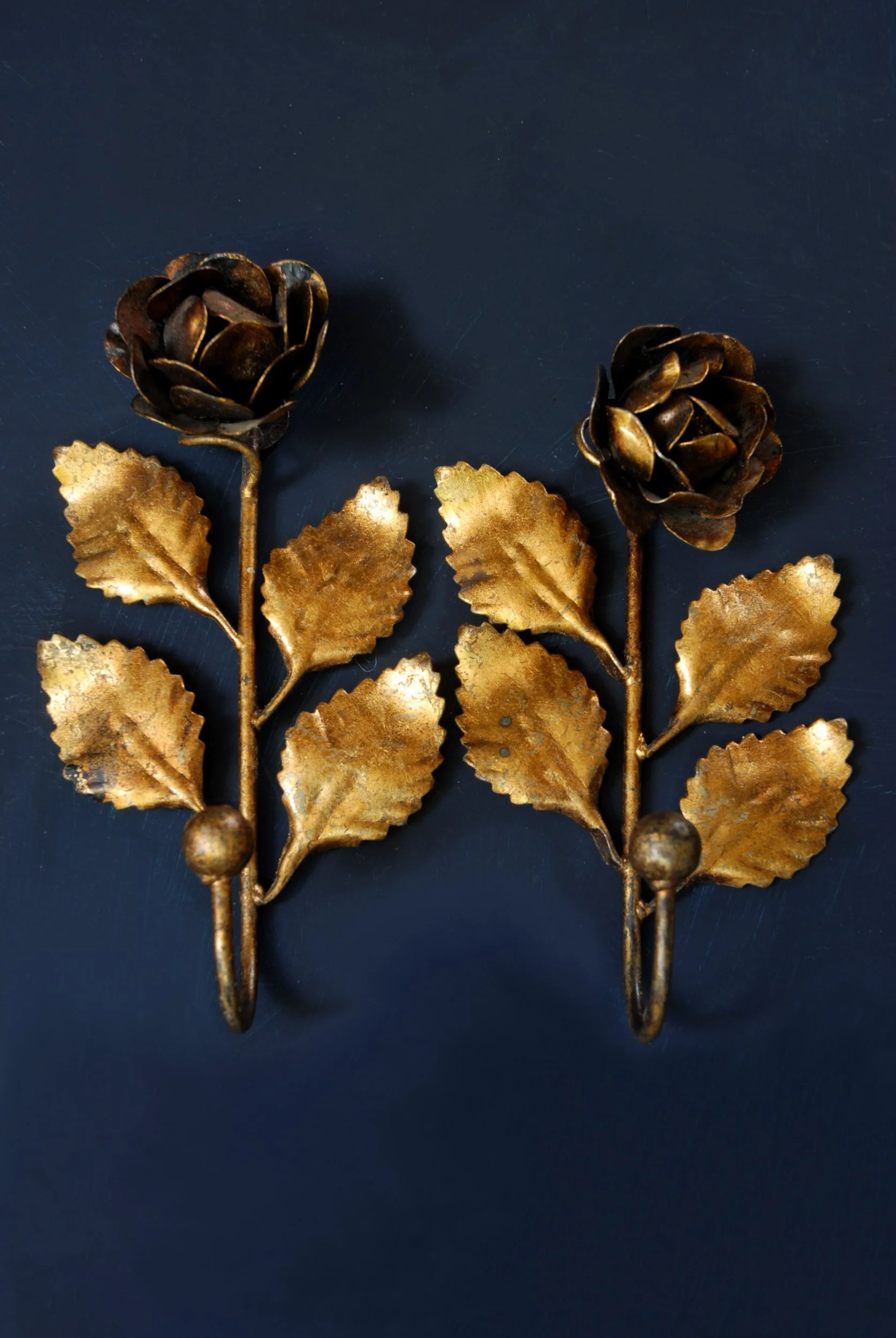 SIZED 1552 Italian Hooks Toileware.jpg