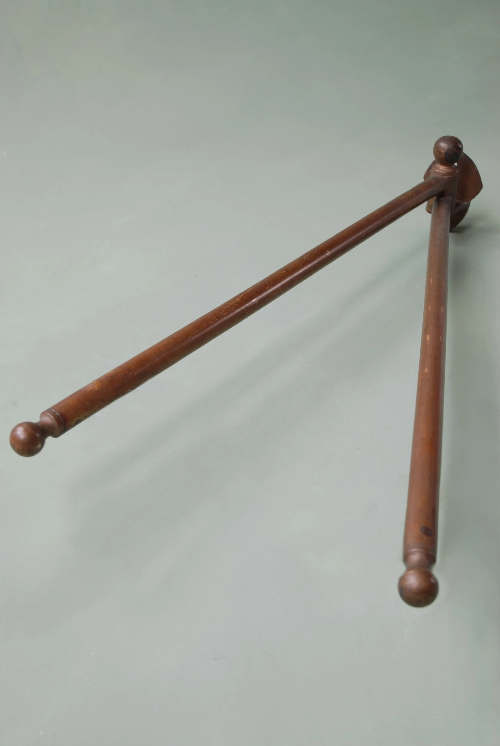 SIZED 1326 Brass Antique Towel Rail.JPG