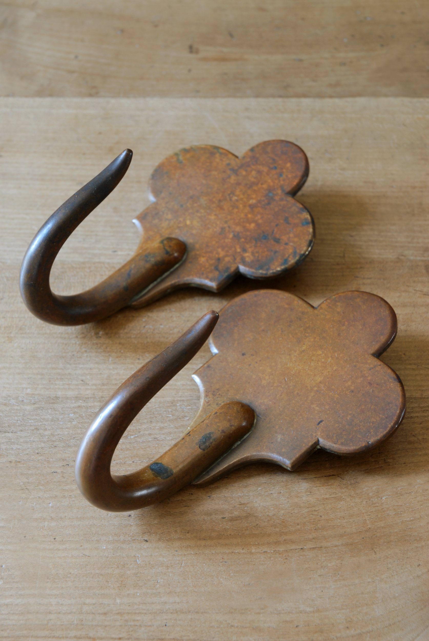 SIZED 1584 Bronze Hooks.JPG