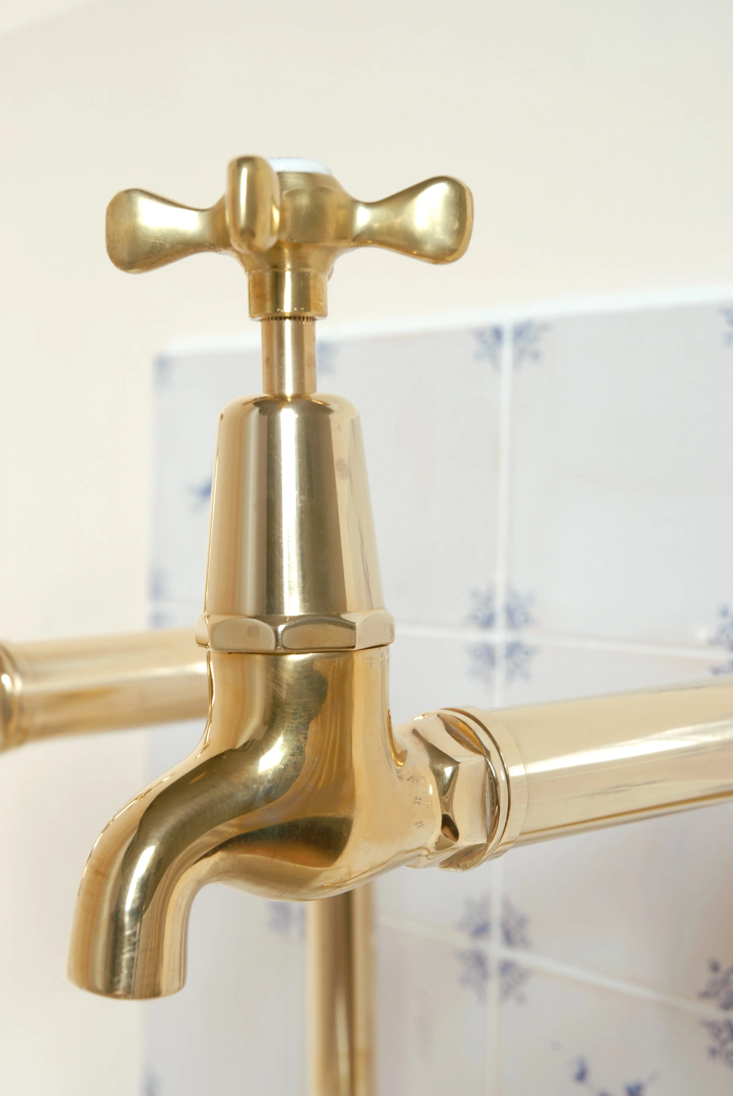 SIZED 1293A Belfast Sink Taps Brass Waterandwooduk.JPG