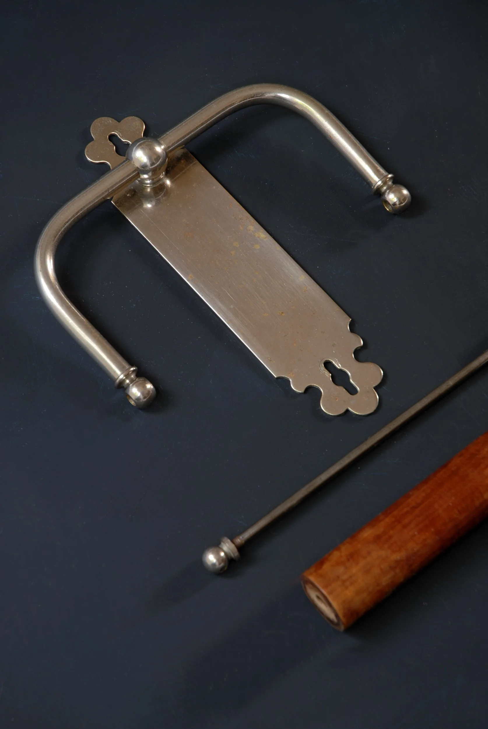 SIZED 1400 Toilet Roll Holder Antique.JPG