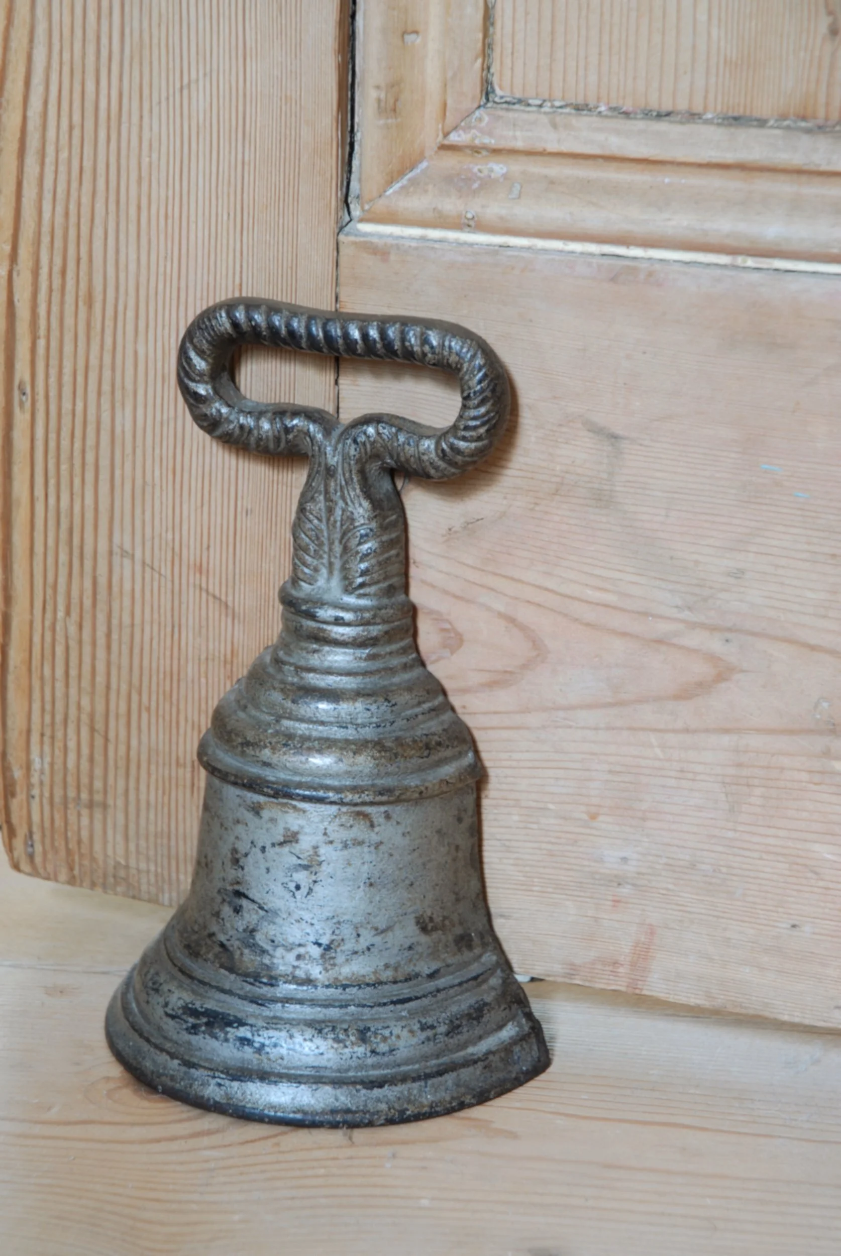 SIZED 1444 Kenrick Door Stop Cast Iron.JPG