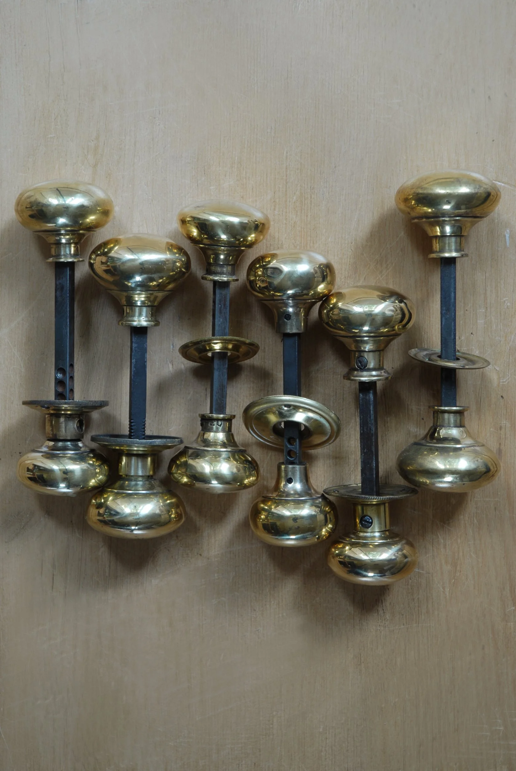 SIZED 1467 Brass Vintage Door Knobs.JPG