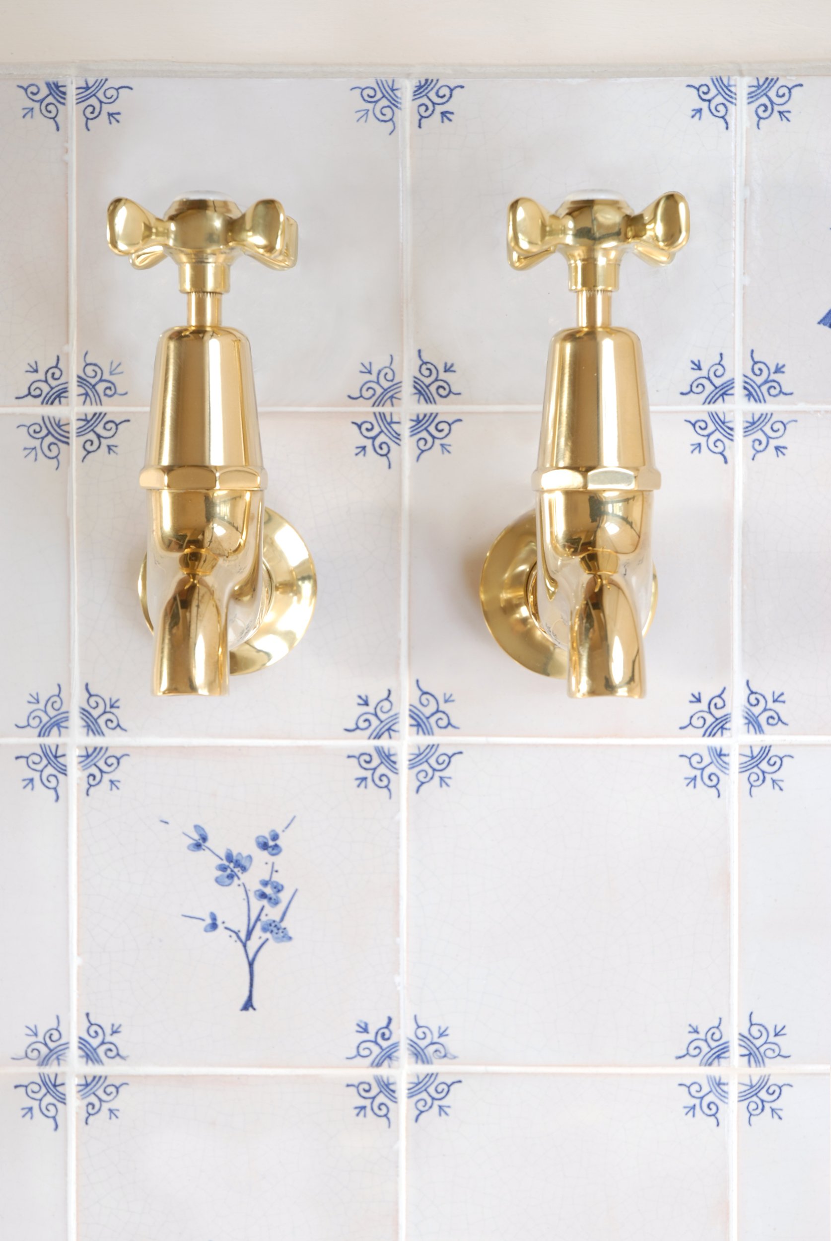 SIZED 1296 Bib Taps Waterandwooduk.JPG