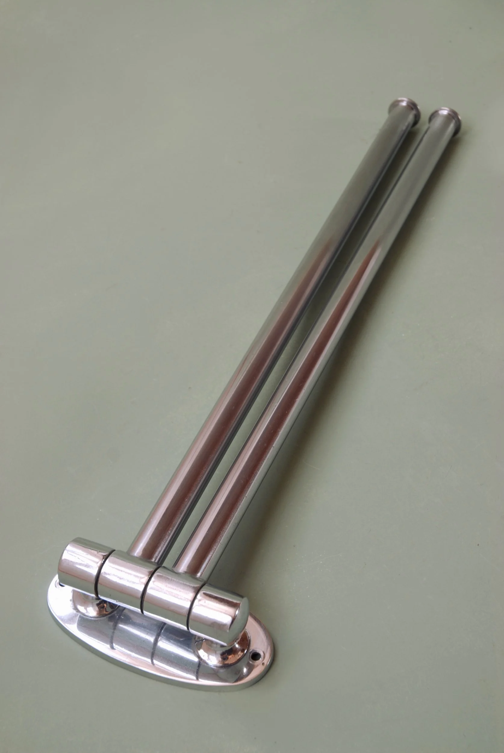 SIZED 1540 Chrome Towel Rail.JPG