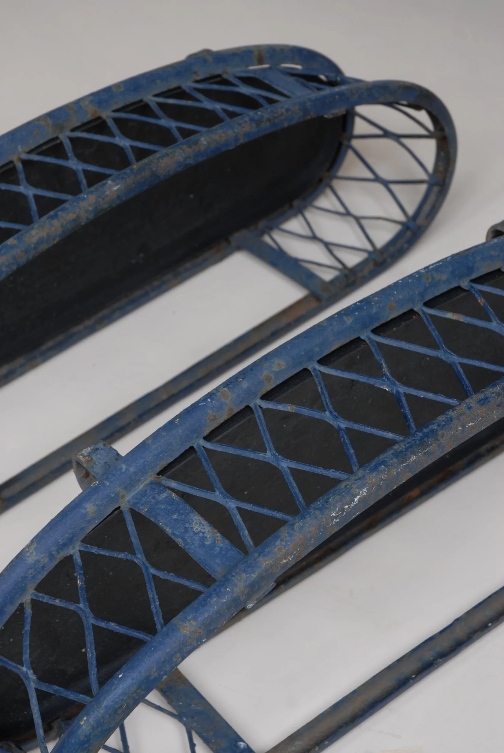 SIZED 1514 Victorian Bulb Planters.JPG