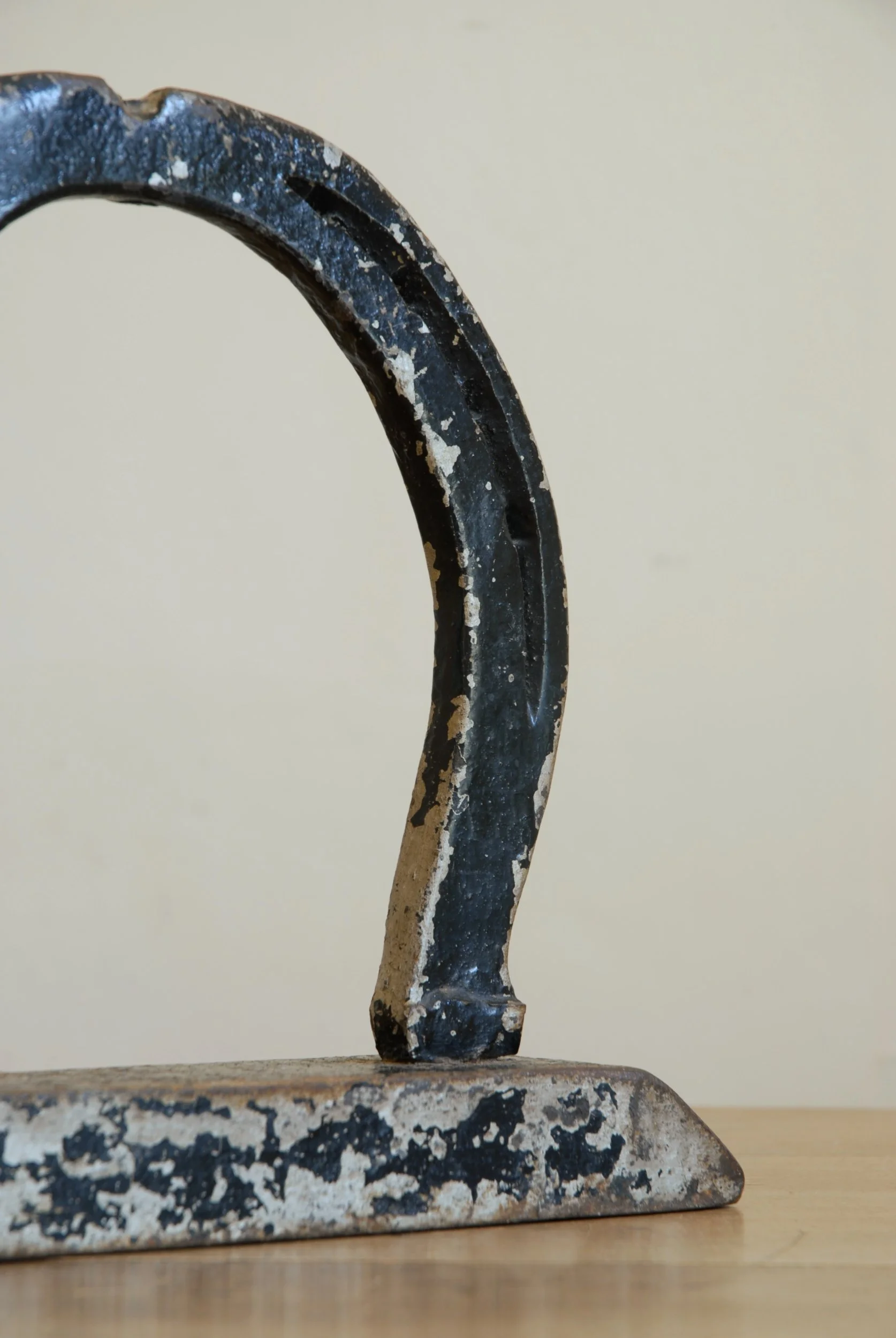 SIZED 1596 Horse Shoe Door Stop.JPG