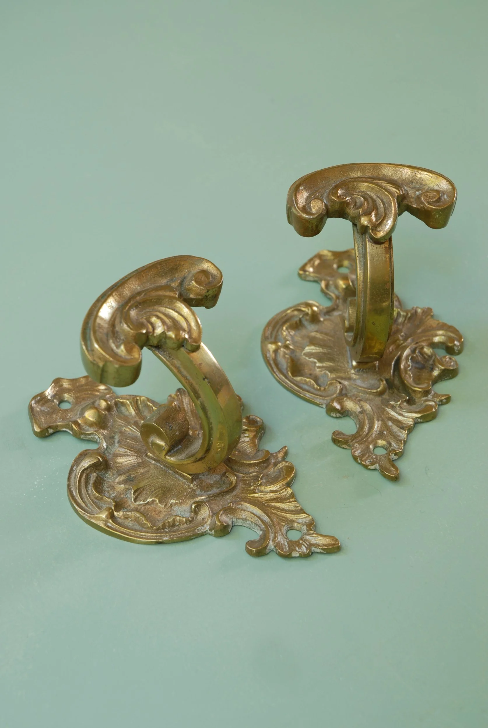SIZED 1557 Brass Antique Coat Hook.JPG