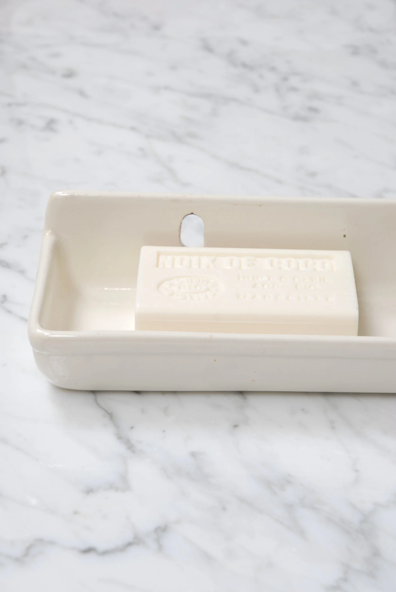 SIZED 1577 Sarreguemines Ceramic Dish Waterandwooduk.JPG