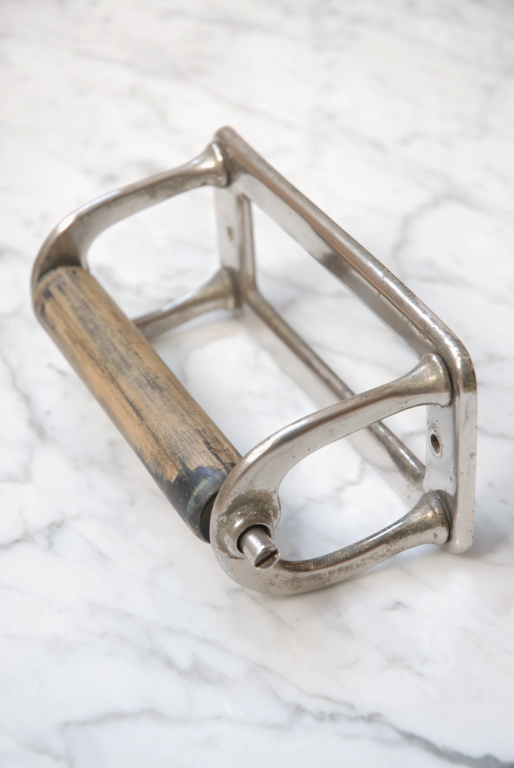 SIZED 1482 Antique Edwardian Toilet Roll Holder.JPG