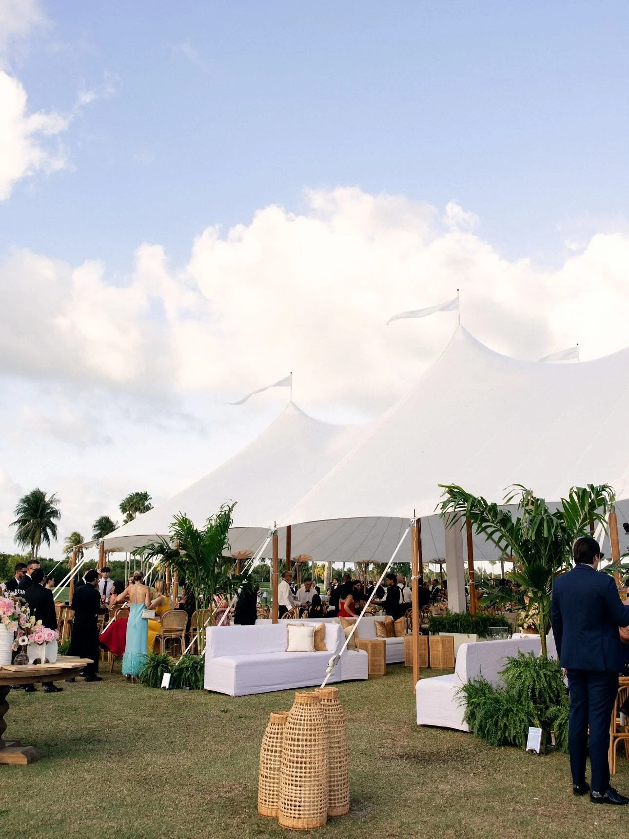 DETAILS from Julia + Rod&rsquo;s Wedding Day 🤍