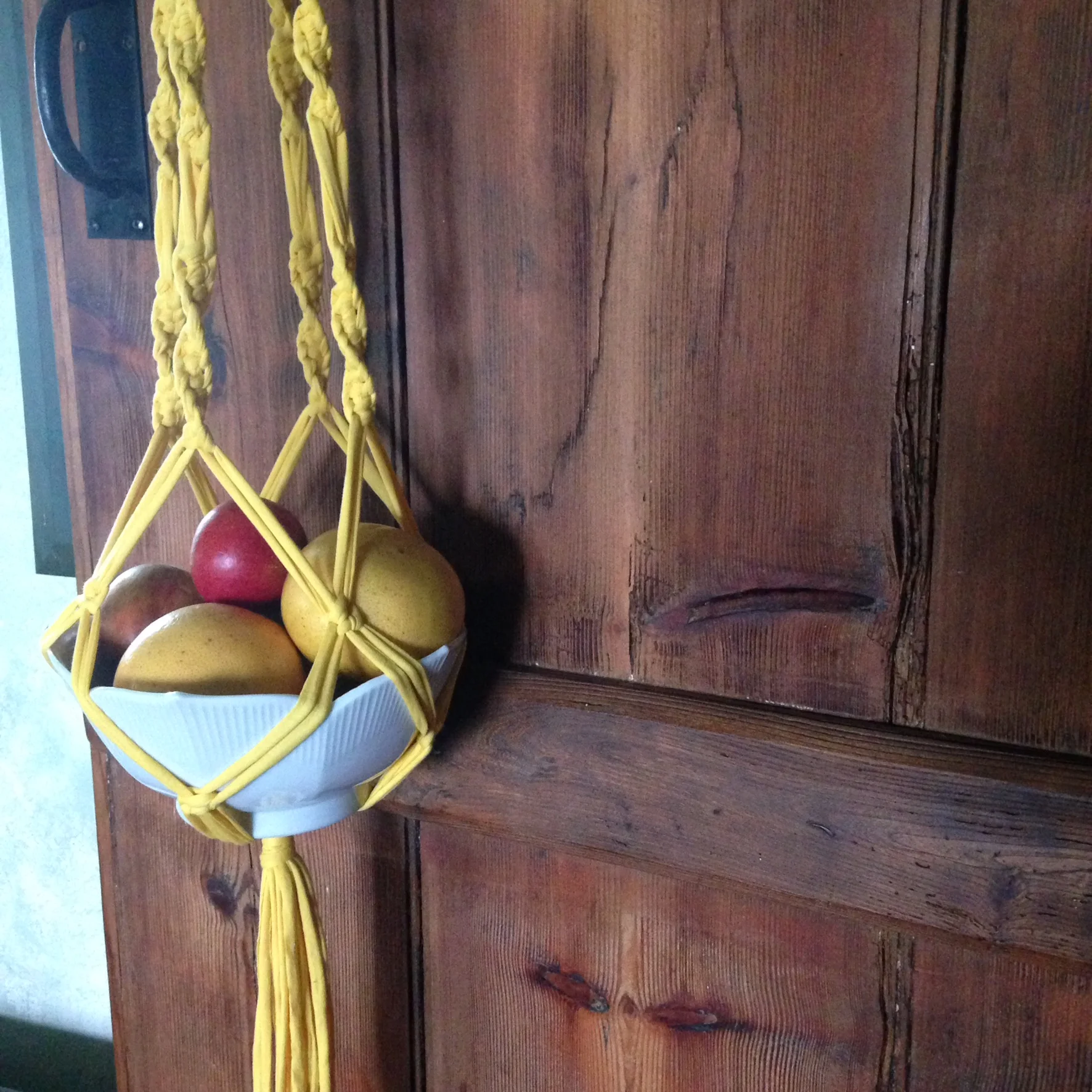 Make a macrame hanger : workshop with Mary-Jane Baxter