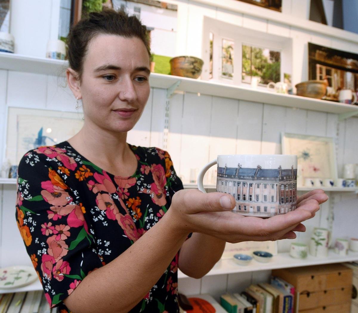  Martha Opher with her ceramics by Simon Pizzey 
