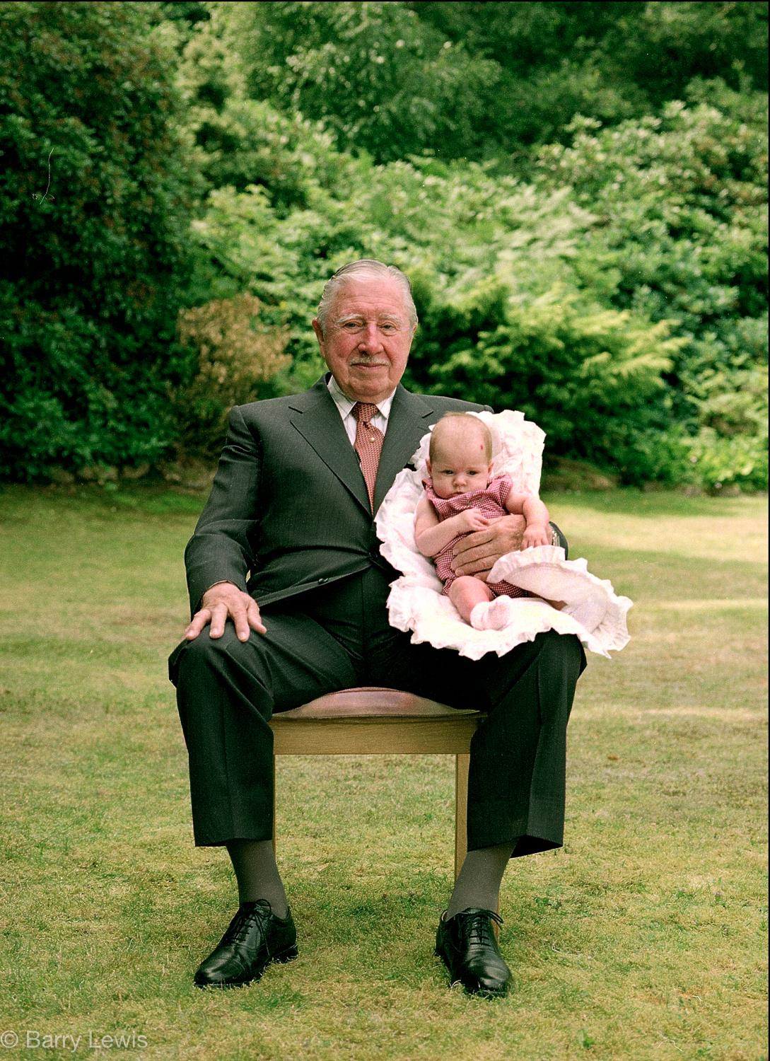  General Augusto Pinochet Ugarte, dictator of Chile, under house arrest in England 2000 with his granddaughter.
The charges against him included 94 counts of torture and crimes against humanity. 