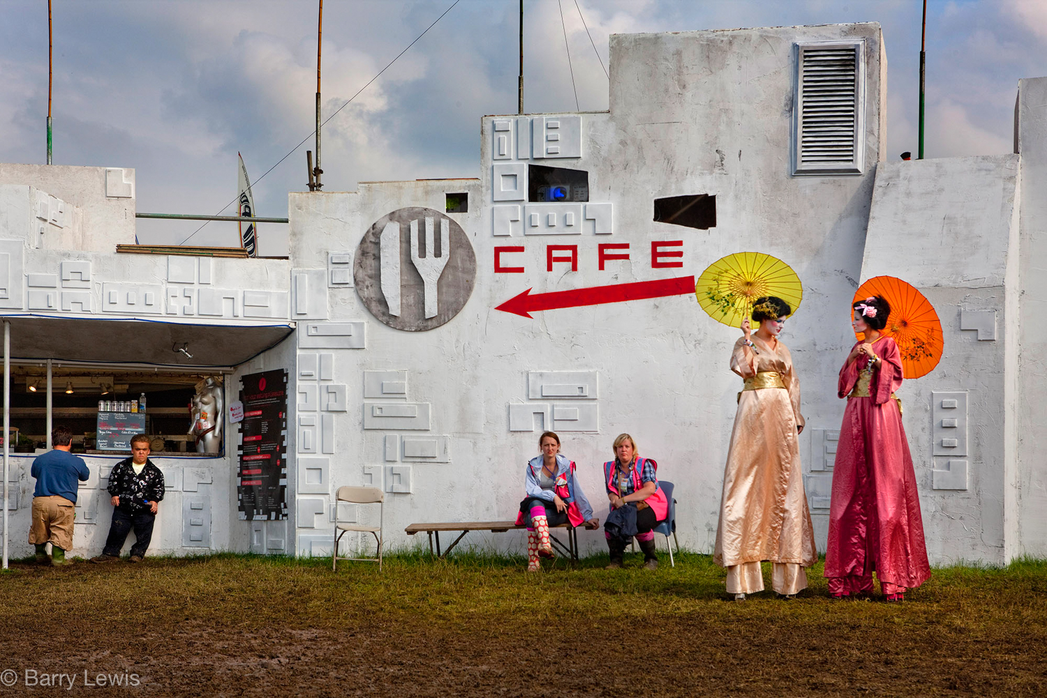  A quiet moment before the opening of the Glastonbury Festival, 2009, Somerset, United Kingdom 