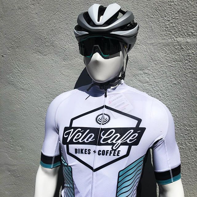 Who doesn&rsquo;t need sunglasses that match their kit? 😎
.
@100percent_bike @jakroousa @cadencecyclerykeller @cadencecyclery @girocycling #cycling #bikes #bikesandcoffee #shoplocal #keepitinkeller #newkitday