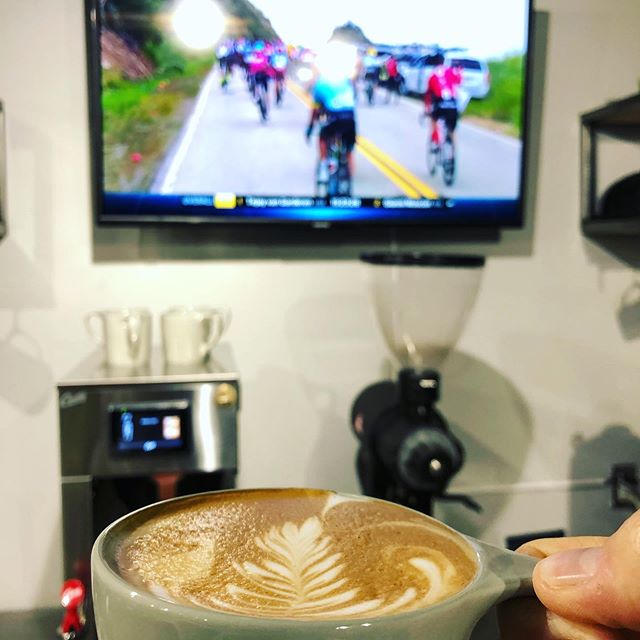 More rain means more coffee and more watching bike racing.
.
@cadencecyclerykeller @avocacoffeeroasters #bikesandcoffee @amgentoc #bikes #coffee #bikeracing #coffee #cappuccino #latteart