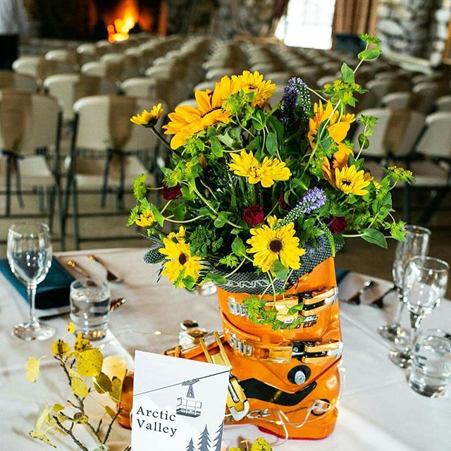 We are in love with these creative centerpieces from an October wedding here at the Dining Lodge! 📸: @merissalambertphotography .
.
.
#thedininglodge #updl #centerpieces #centerpiecesideas #wedding #weddingceremony #weddingreception #westyellowstone