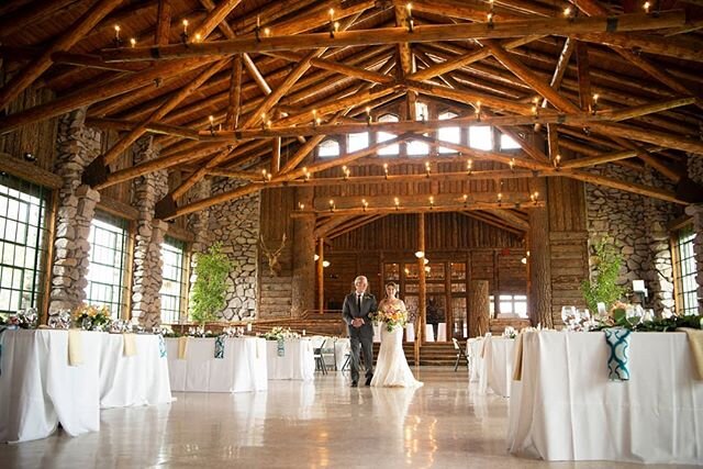 The 2021 rental season is now open! Reserve your date today! 📷: Carlie Breen Photography
.
.
.
#thedininglodge #wedding #weddingceremony #bride #ceremony #weddinginspiration #weddinginspo #weddingvenue #eventvenue #rockymountainwedding #montanaweddi