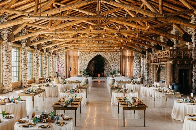 Wood + Stone. Name a more iconic duo. 📷: @nicoleastonphoto .
.
.
#wood #stone #thedininglodge #unionpacificdininglodge #udpl #wedding #weddingdecor #weddingvenue #weddingreception #weddinginspiration #weddinginspo #engaged #westyellowstone #montana 