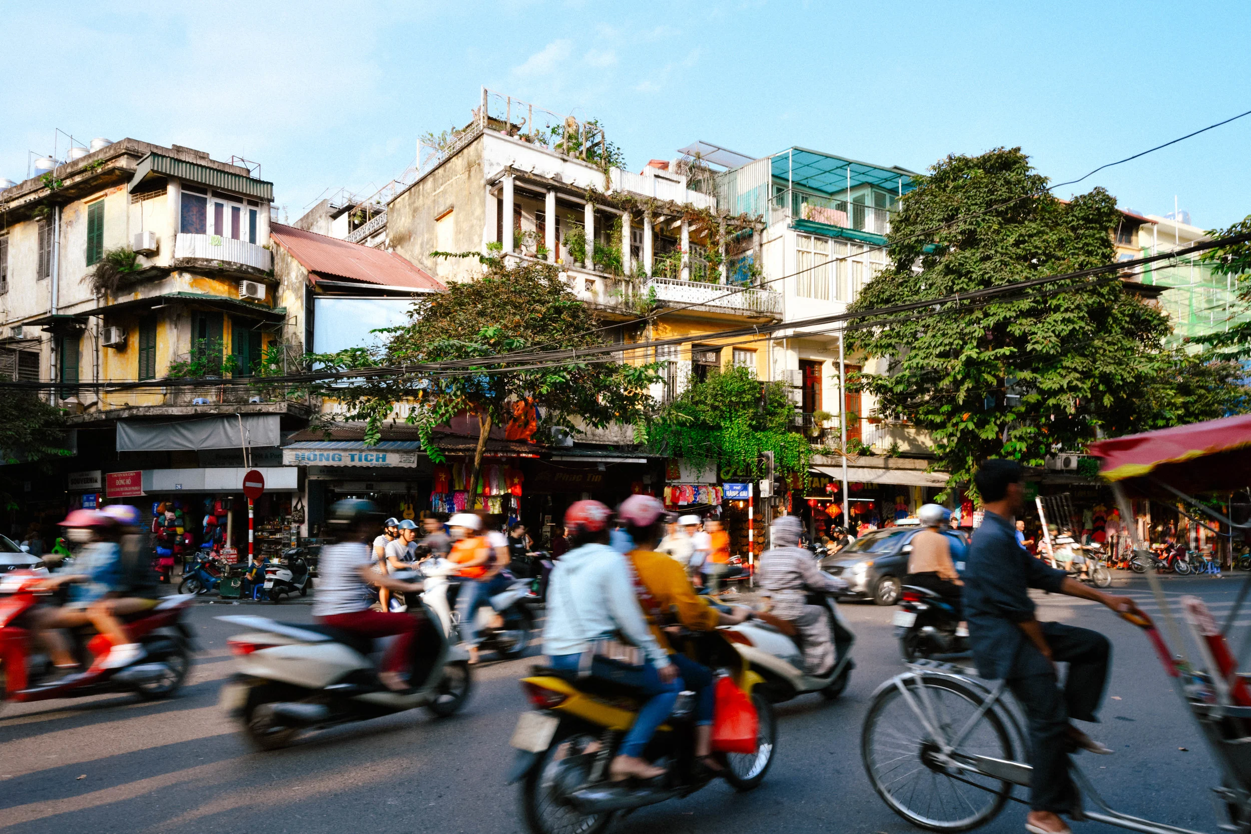 crowded street traffic in Hanoi