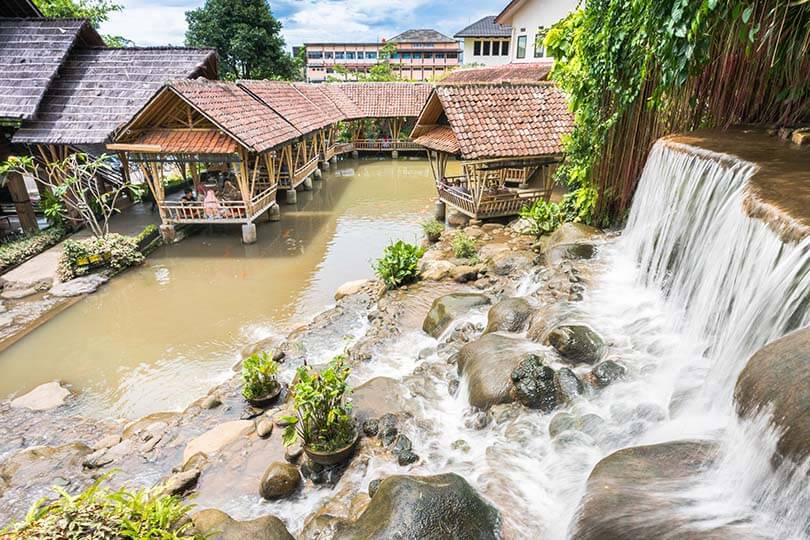 RESTORAN GURIH 7 BOGOR - SAUNG LESEHAN & KULINER SUNDA - WISATA KULINER SUNDA FAVORIT KELUARGA - SUASANA PEDESAAN & AIR TERJUN - RUMAH MAKAN SUNDA - JALAN PAJAJARAN BOGOR